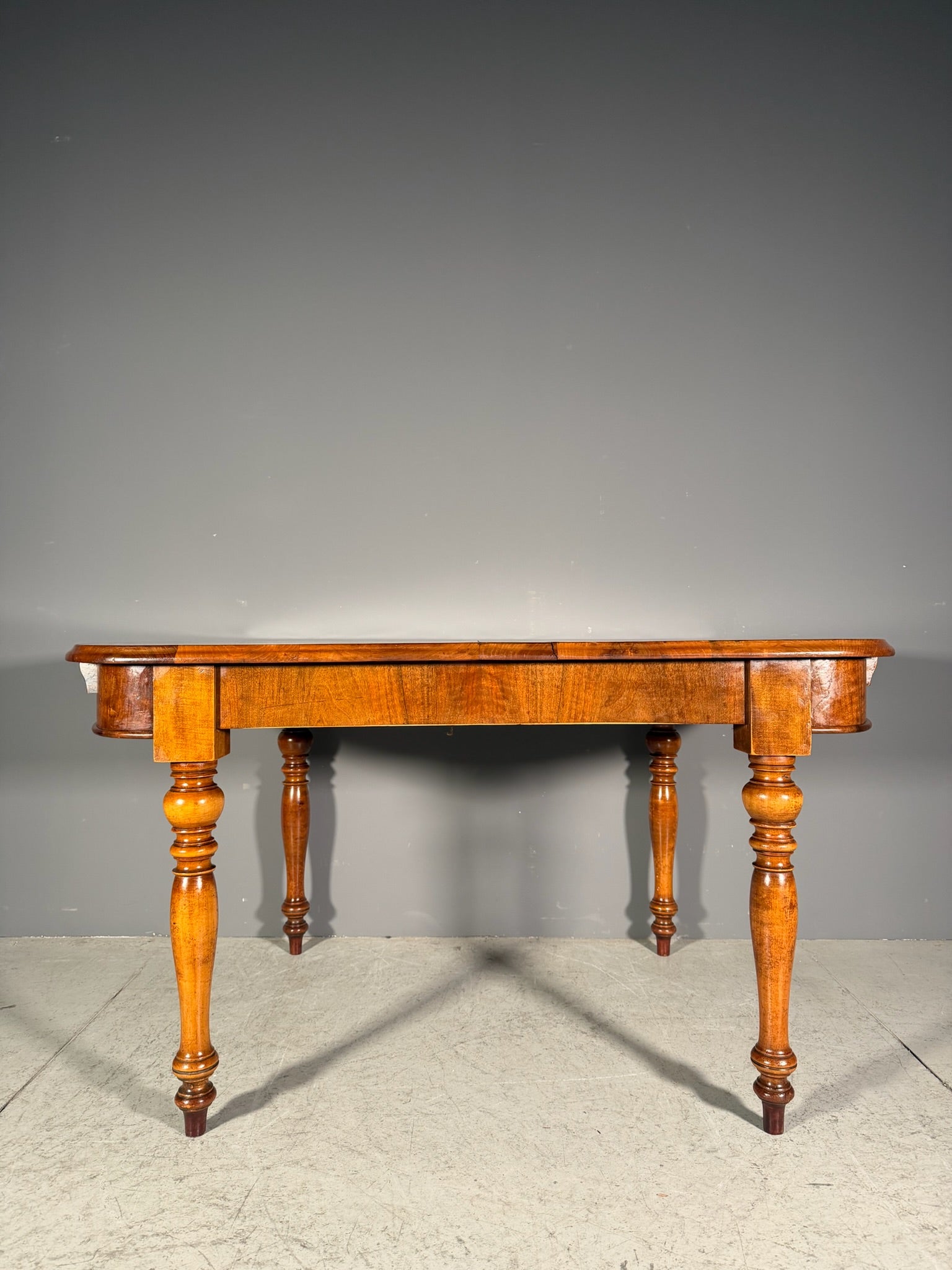 Tavolo allungabile in noce