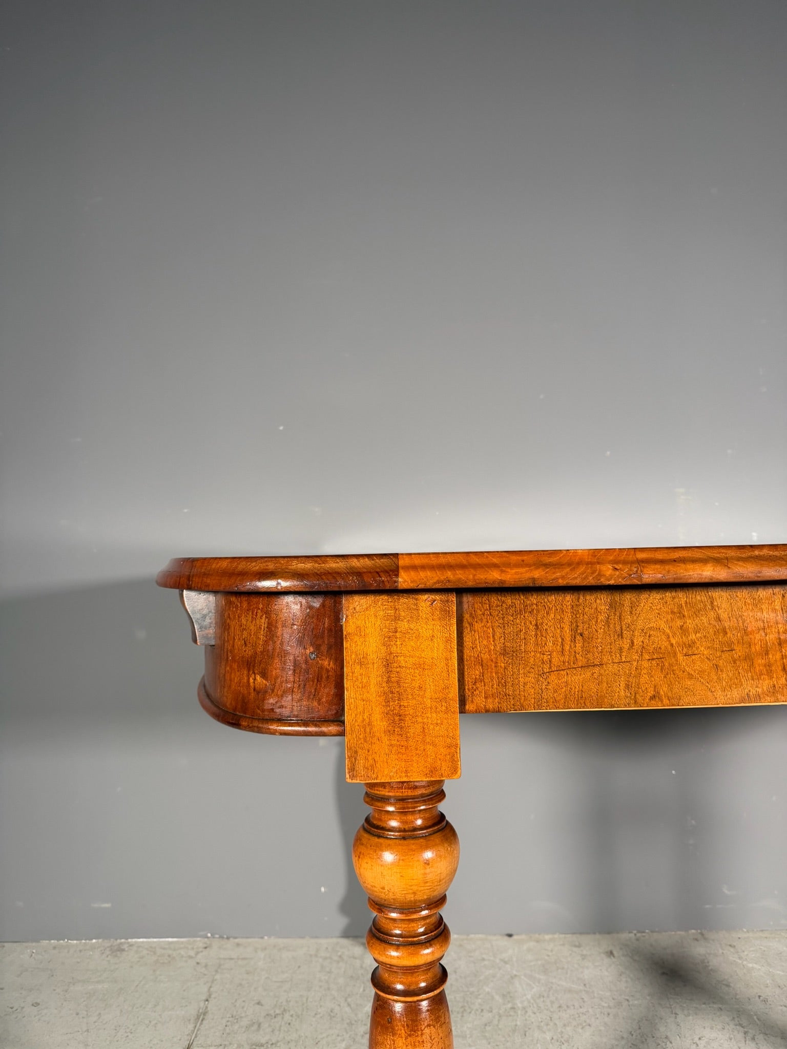 Tavolo allungabile in noce