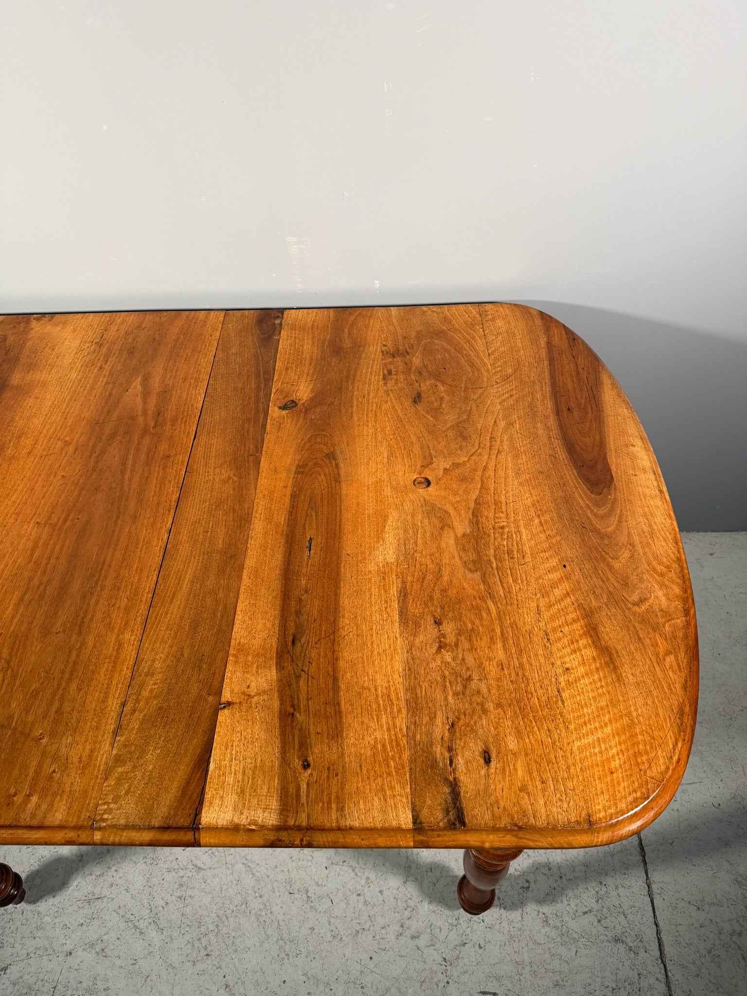 Tavolo allungabile in noce