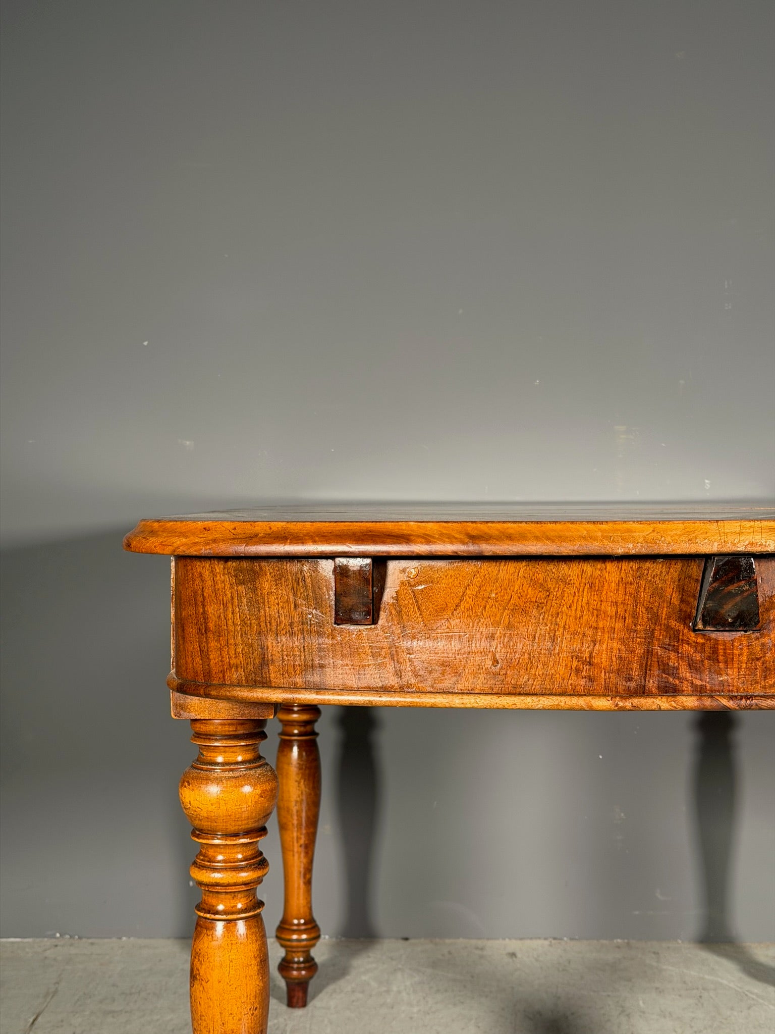 Tavolo allungabile in noce