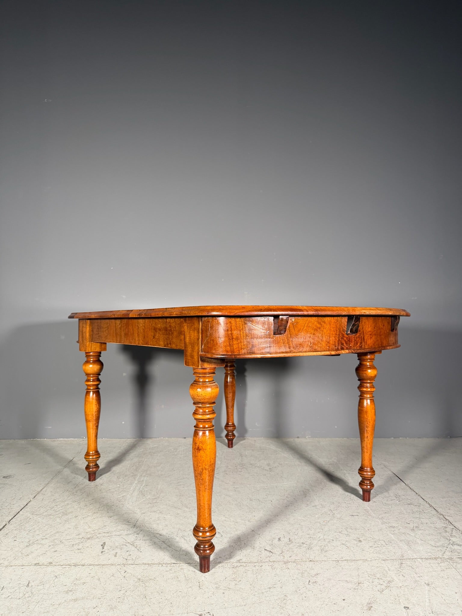 Tavolo allungabile in noce