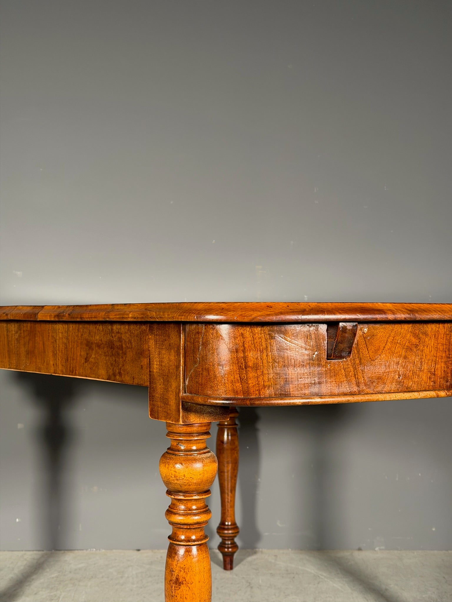 Tavolo allungabile in noce