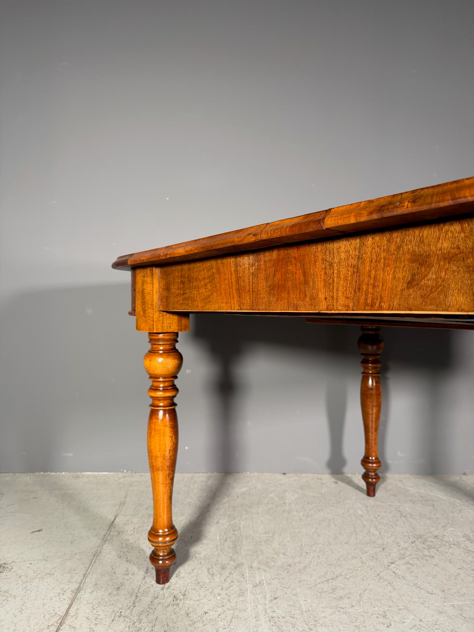 Tavolo allungabile in noce