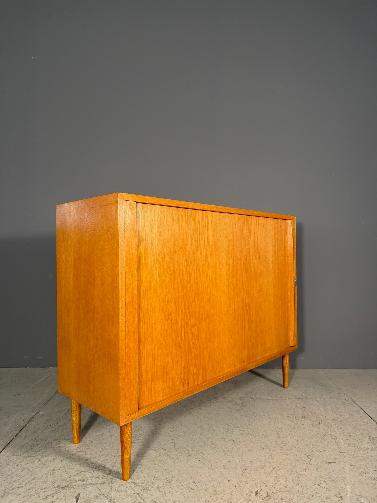 Sideboard con serrandina laterale