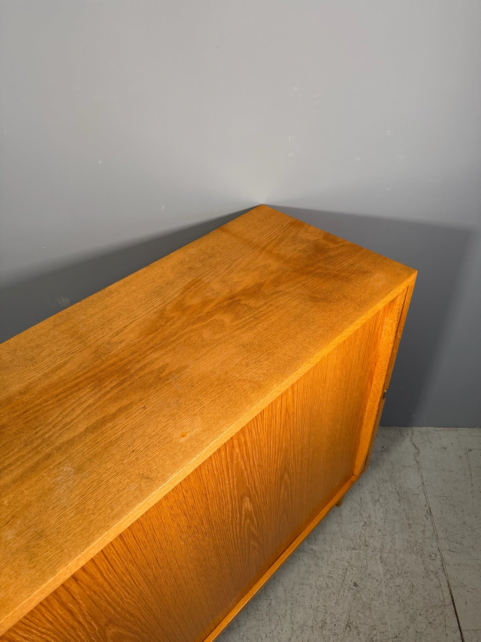 Sideboard con serrandina laterale