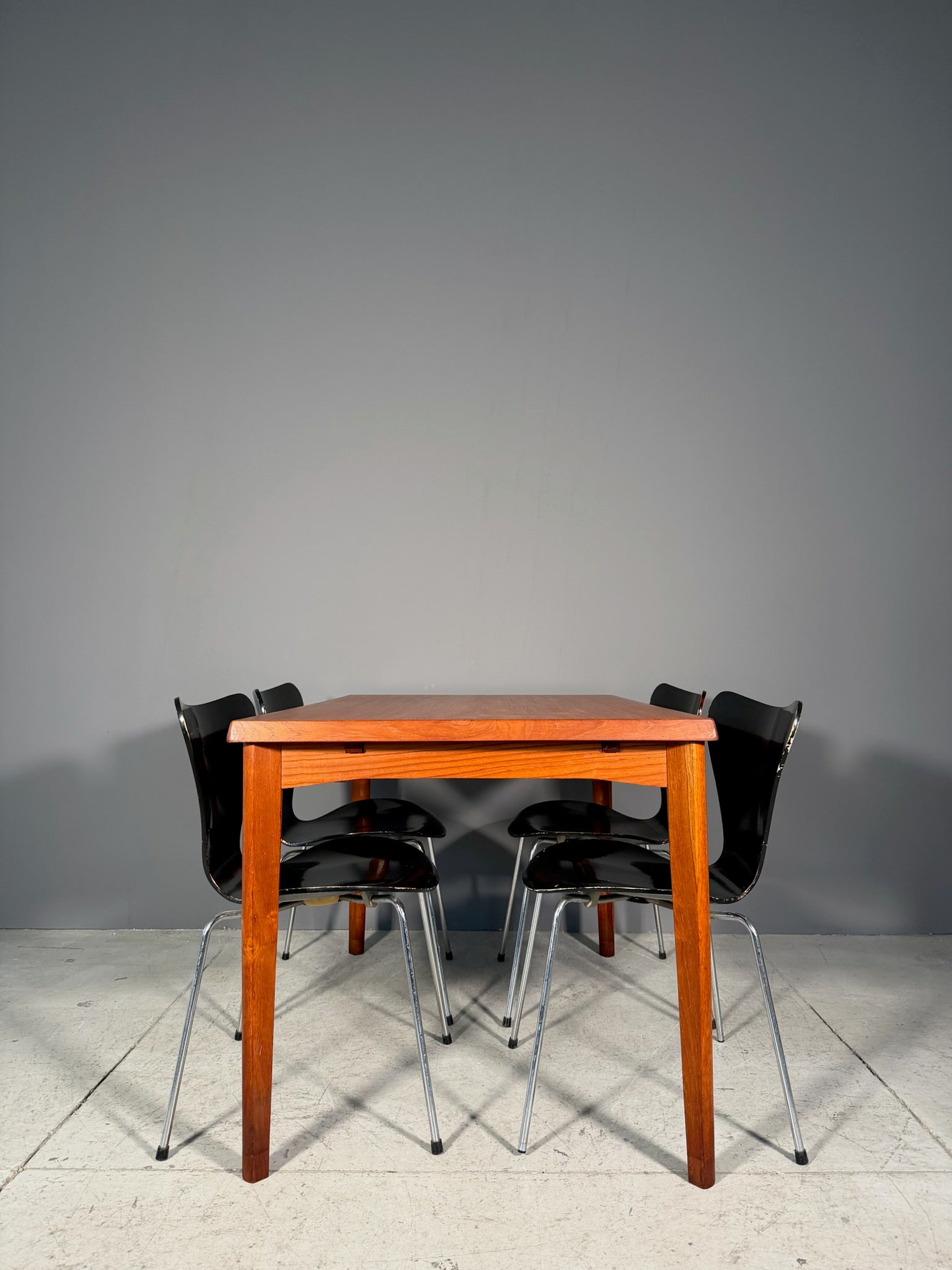 Tavolo allungabile di Henning Kjaernulf