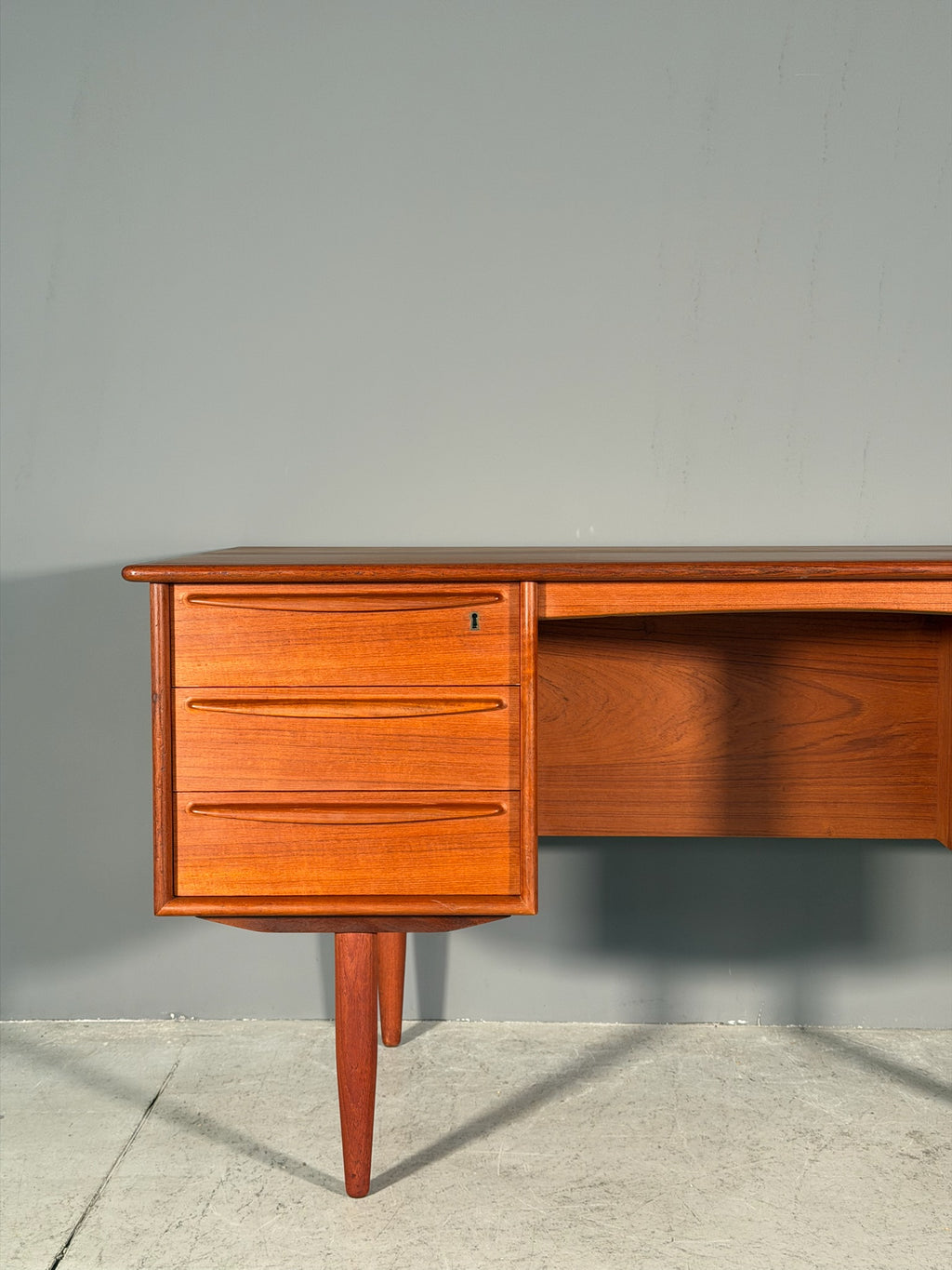 Scrivania in teak Anni 60