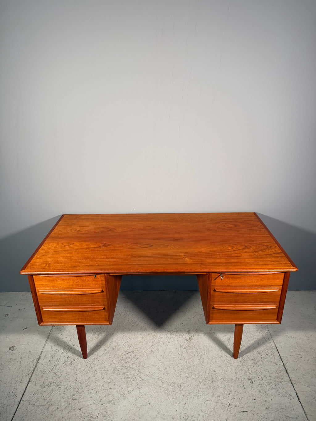 Scrivania in teak Anni 60