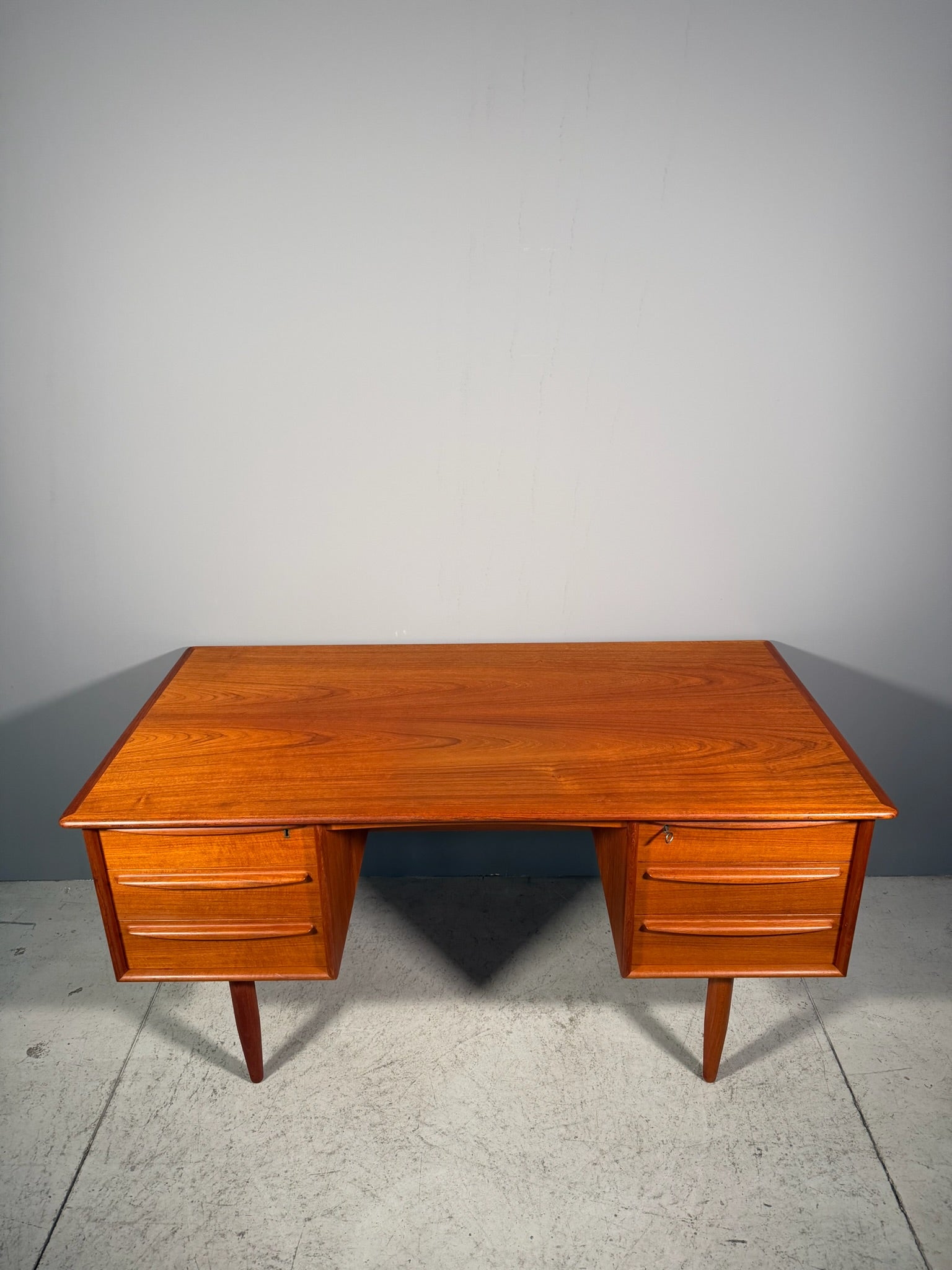 Scrivania in teak Anni 60