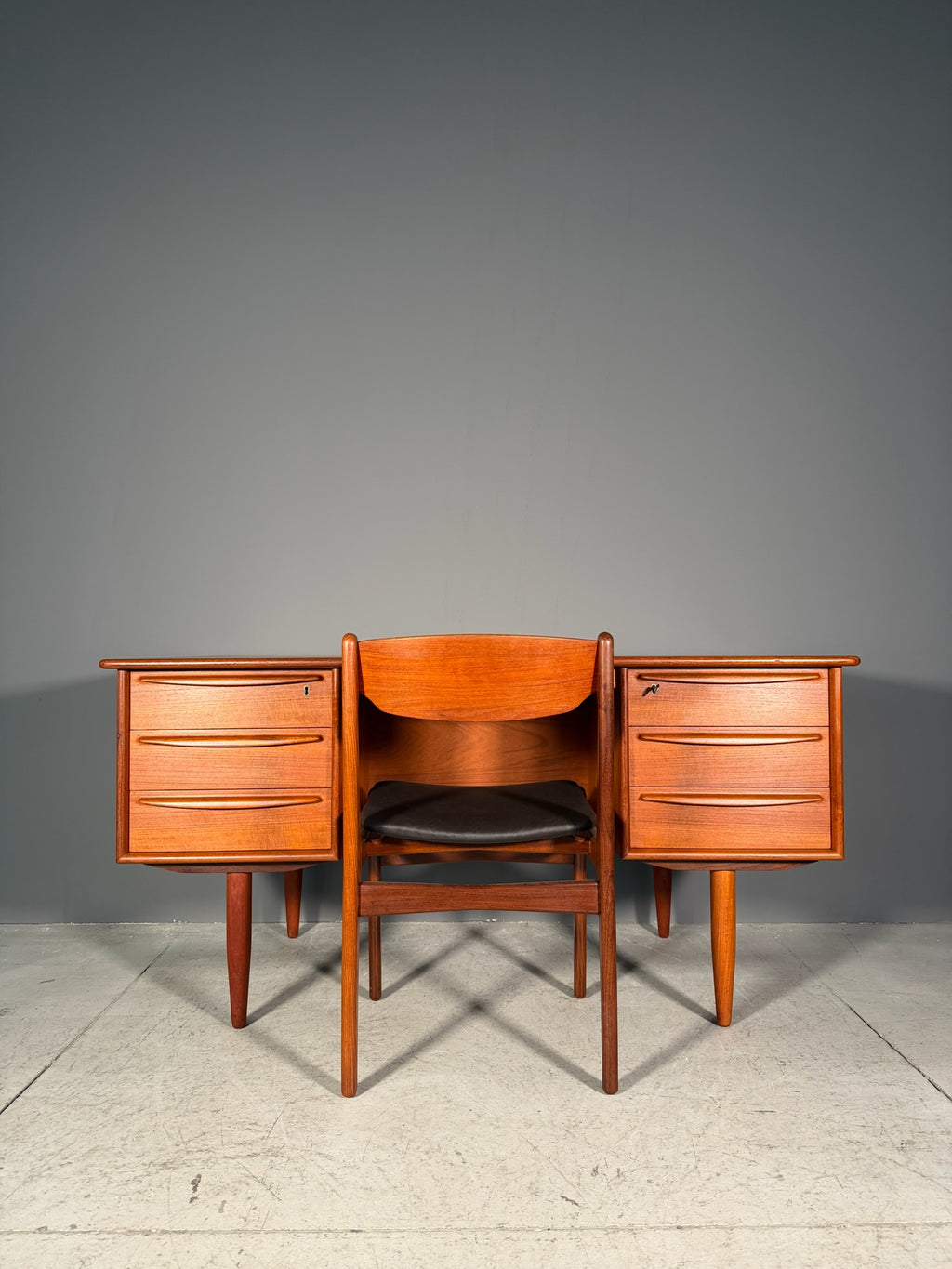 Scrivania in teak Anni 60