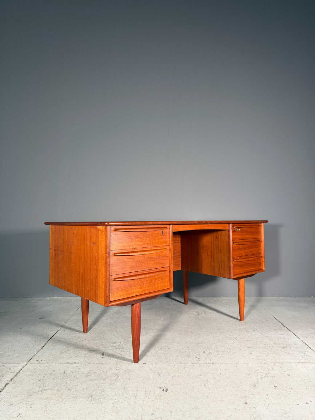 Scrivania in teak Anni 60