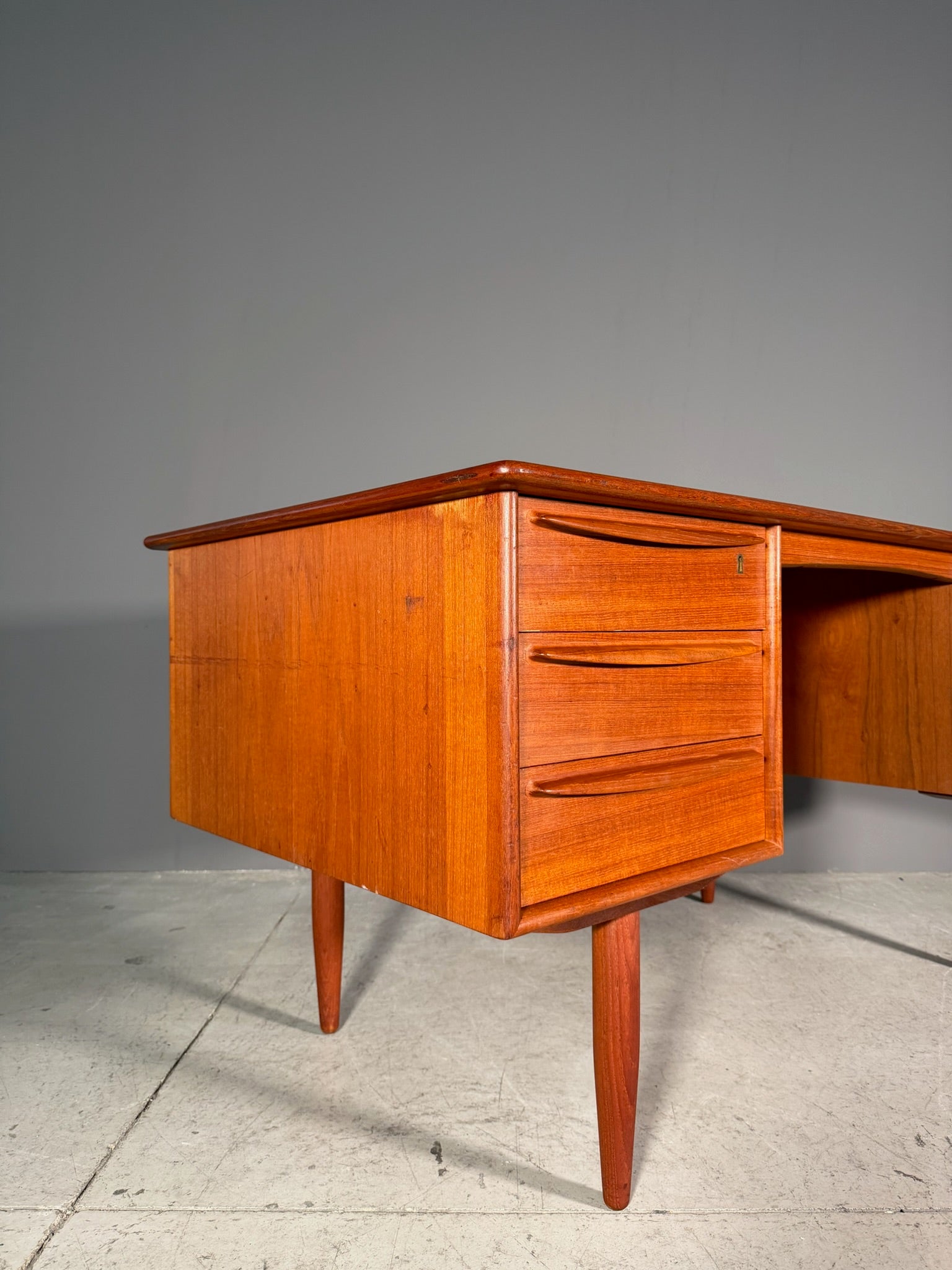Scrivania in teak Anni 60