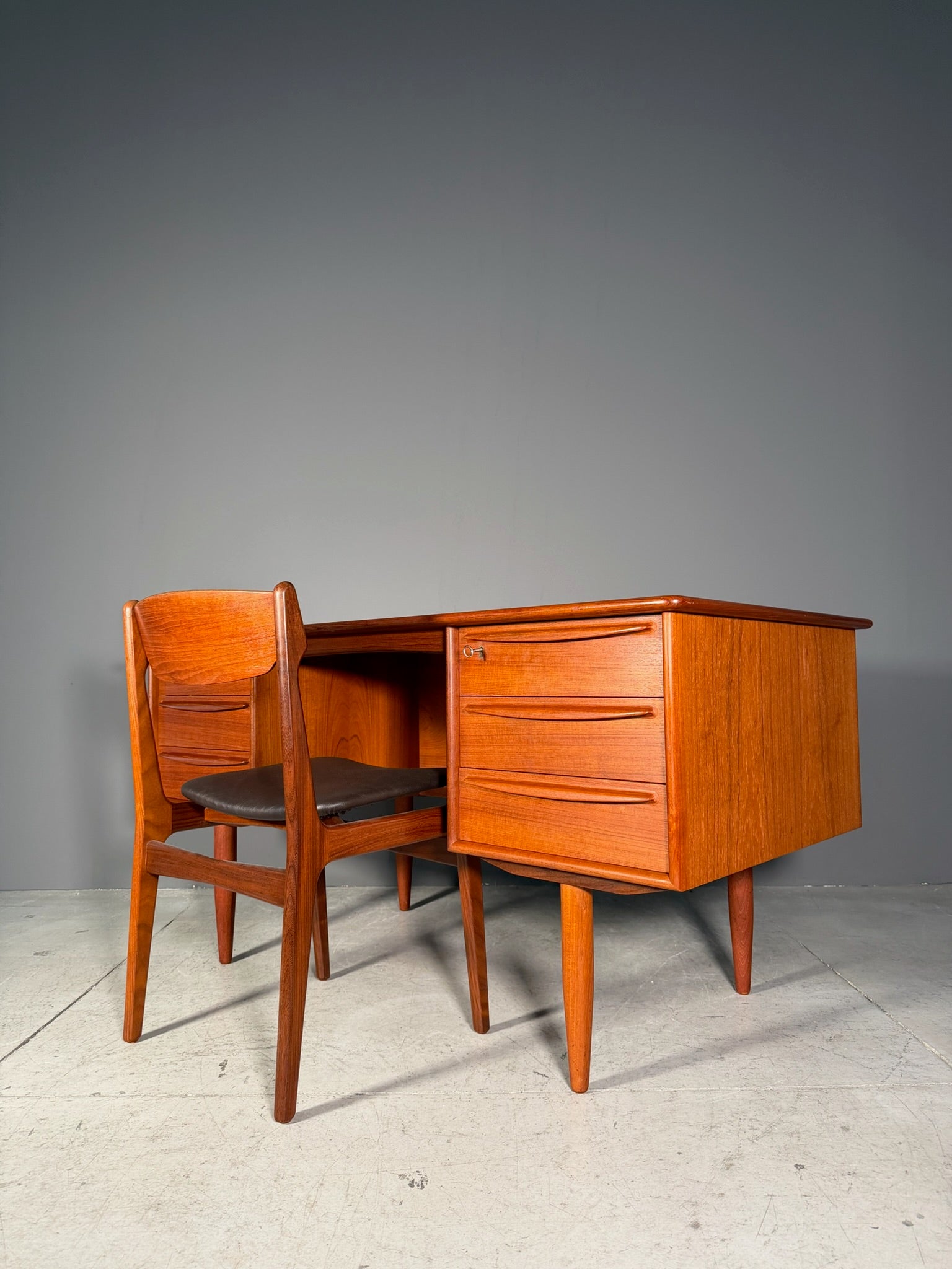 Scrivania in teak Anni 60