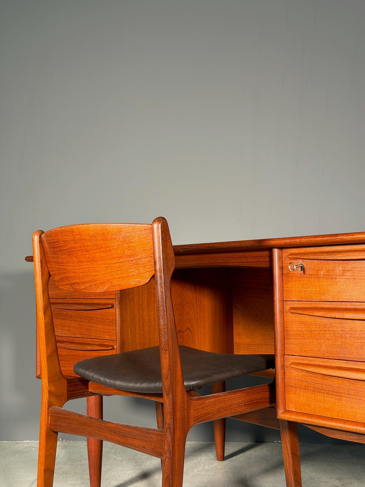 Scrivania in teak Anni 60