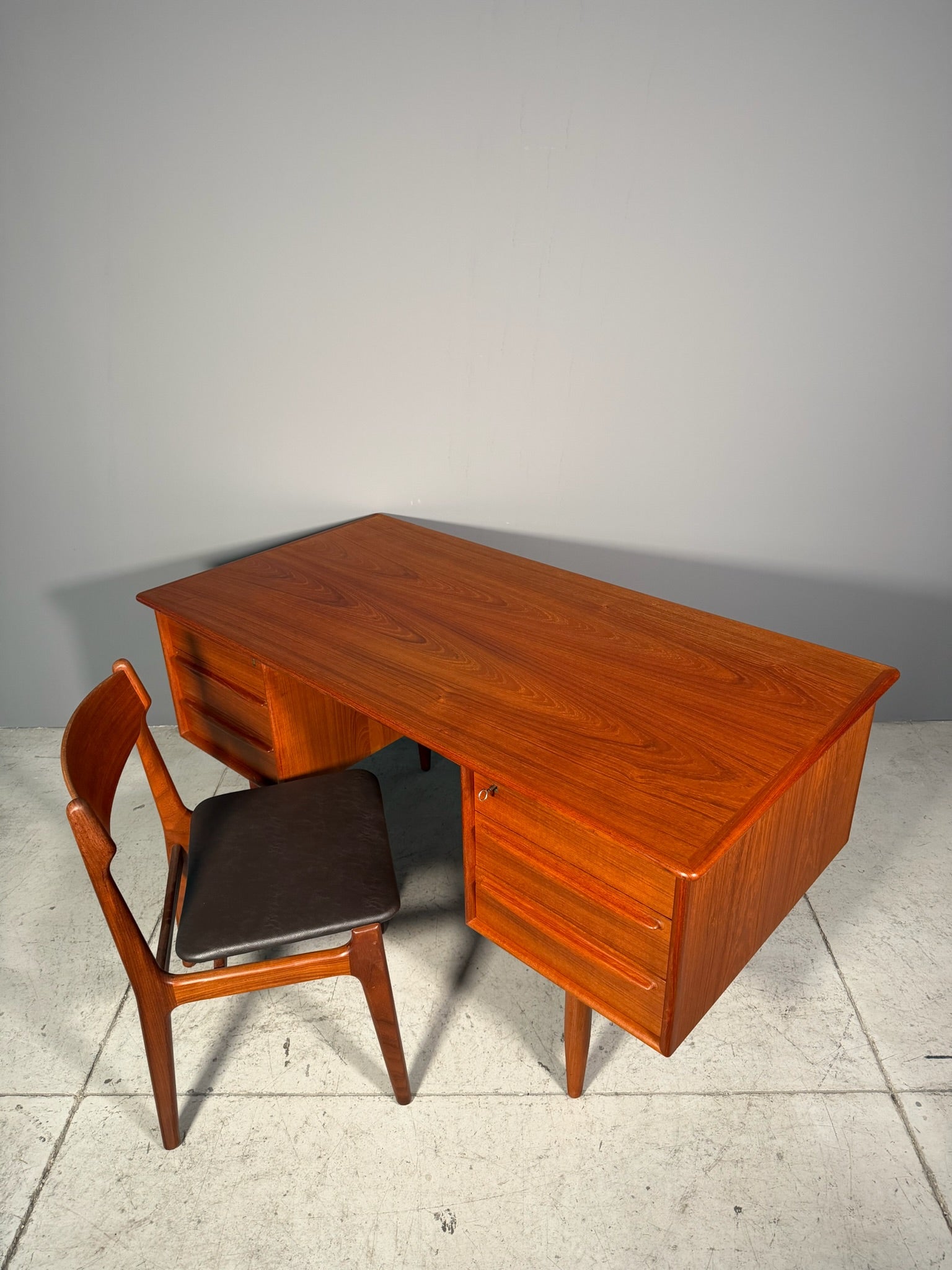 Scrivania in teak Anni 60