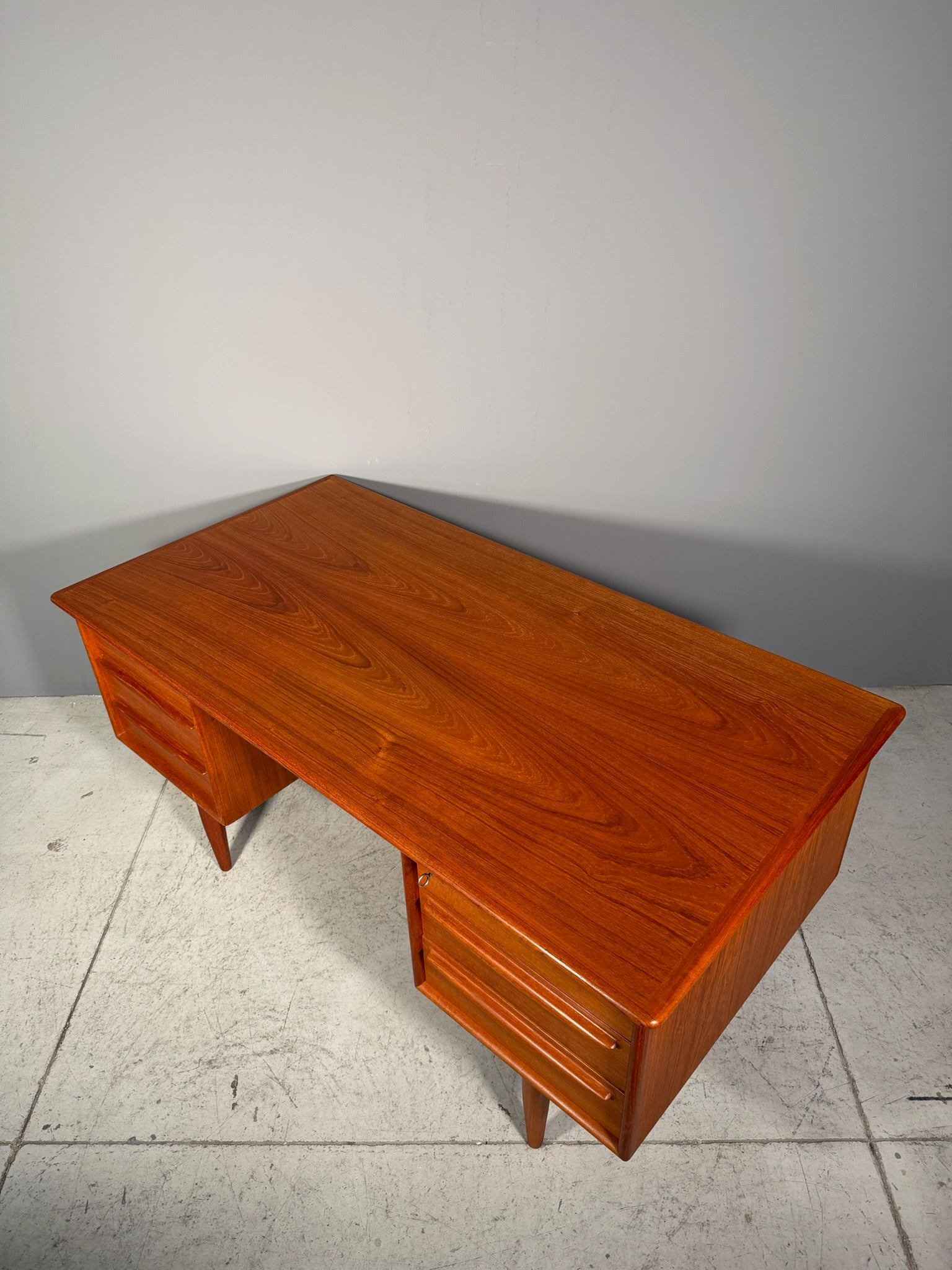 Scrivania in teak Anni 60