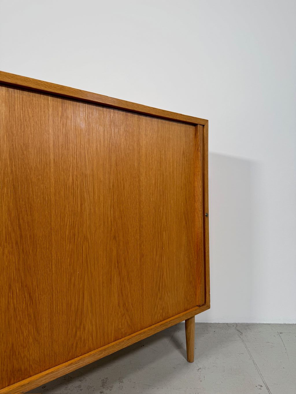 Sideboard con serrandina laterale