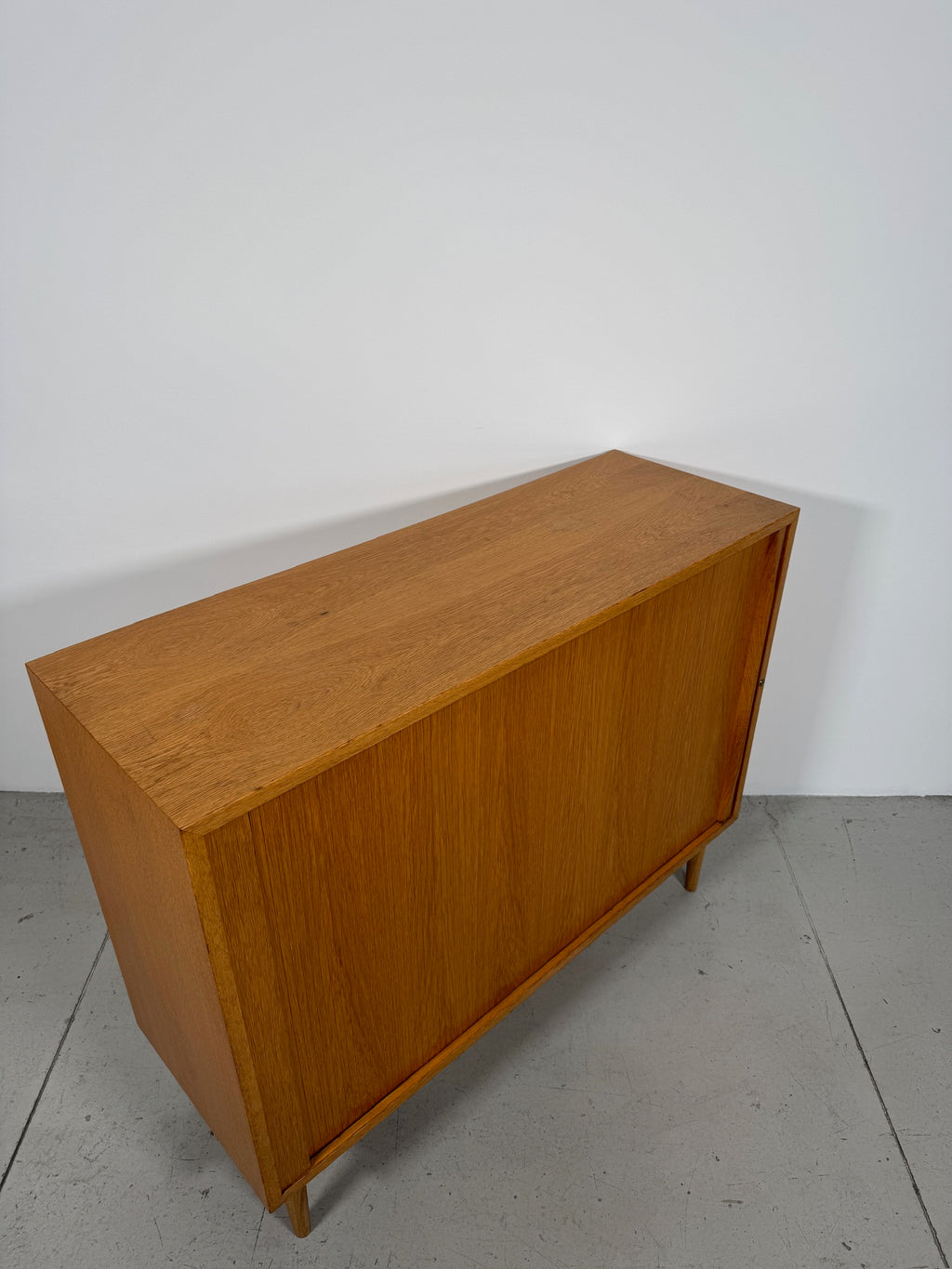 Sideboard con serrandina laterale