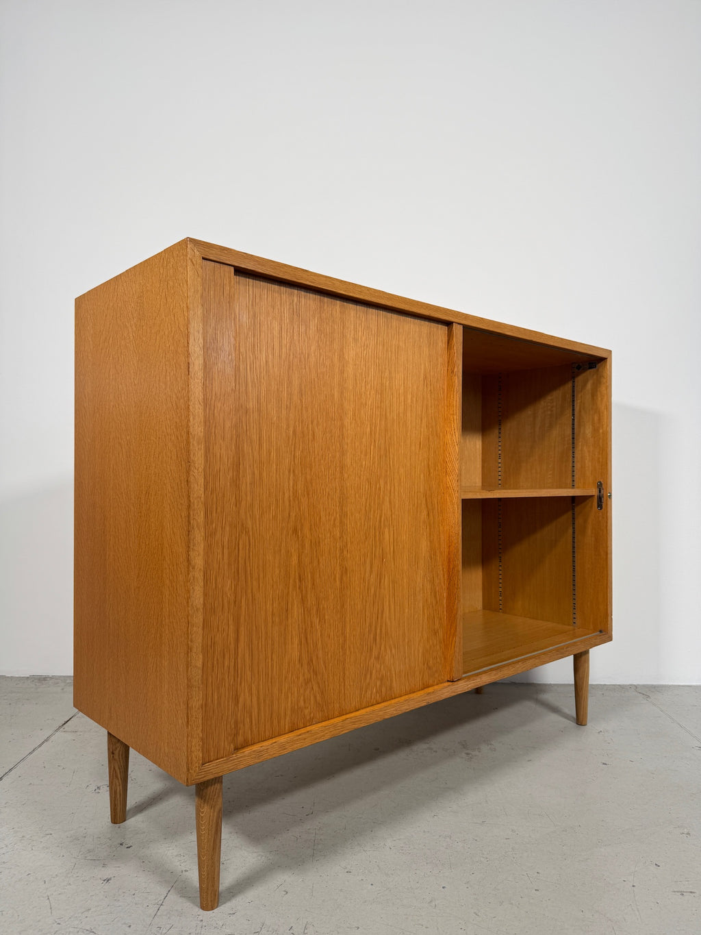 Sideboard con serrandina laterale