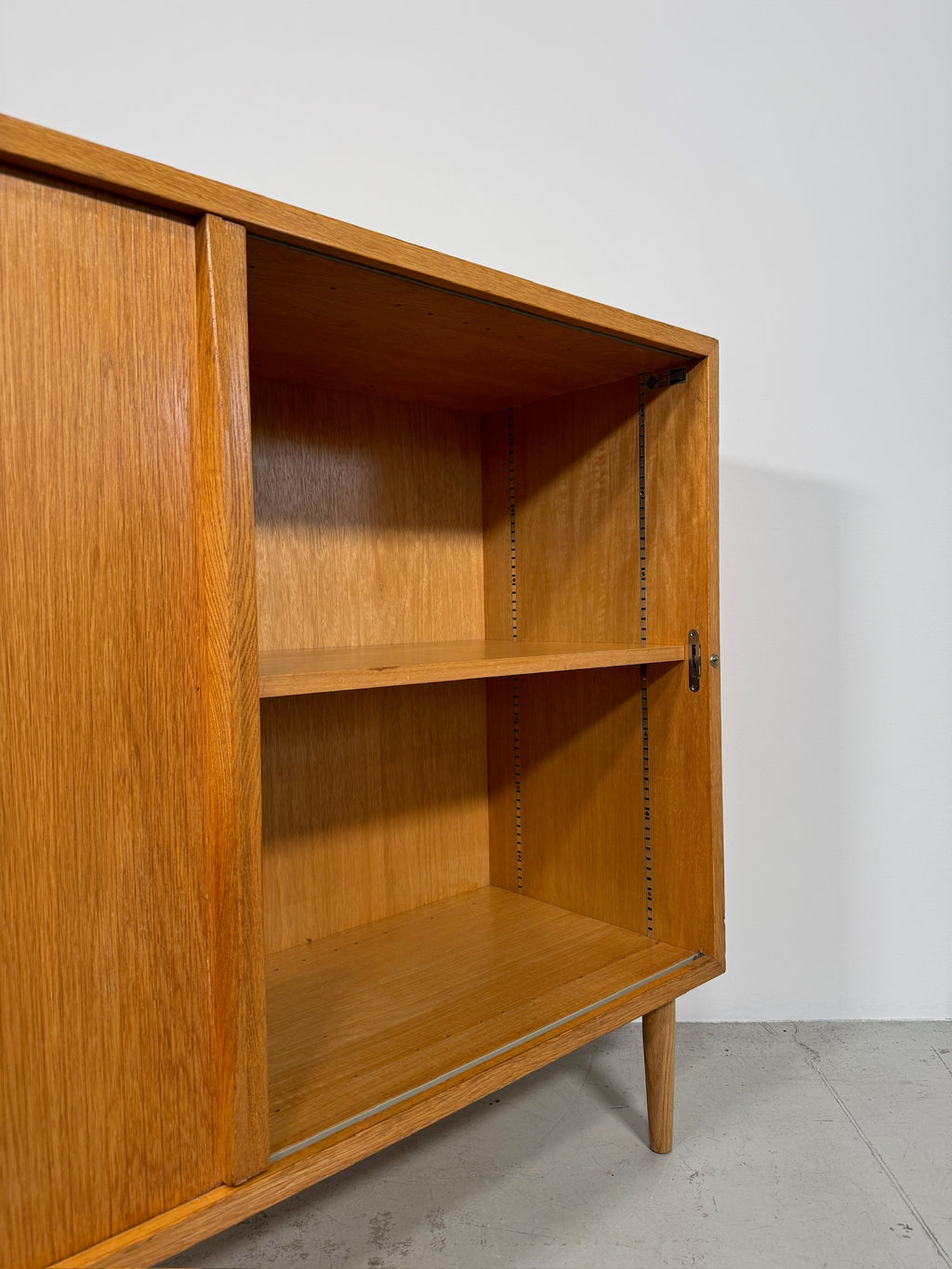 Sideboard con serrandina laterale