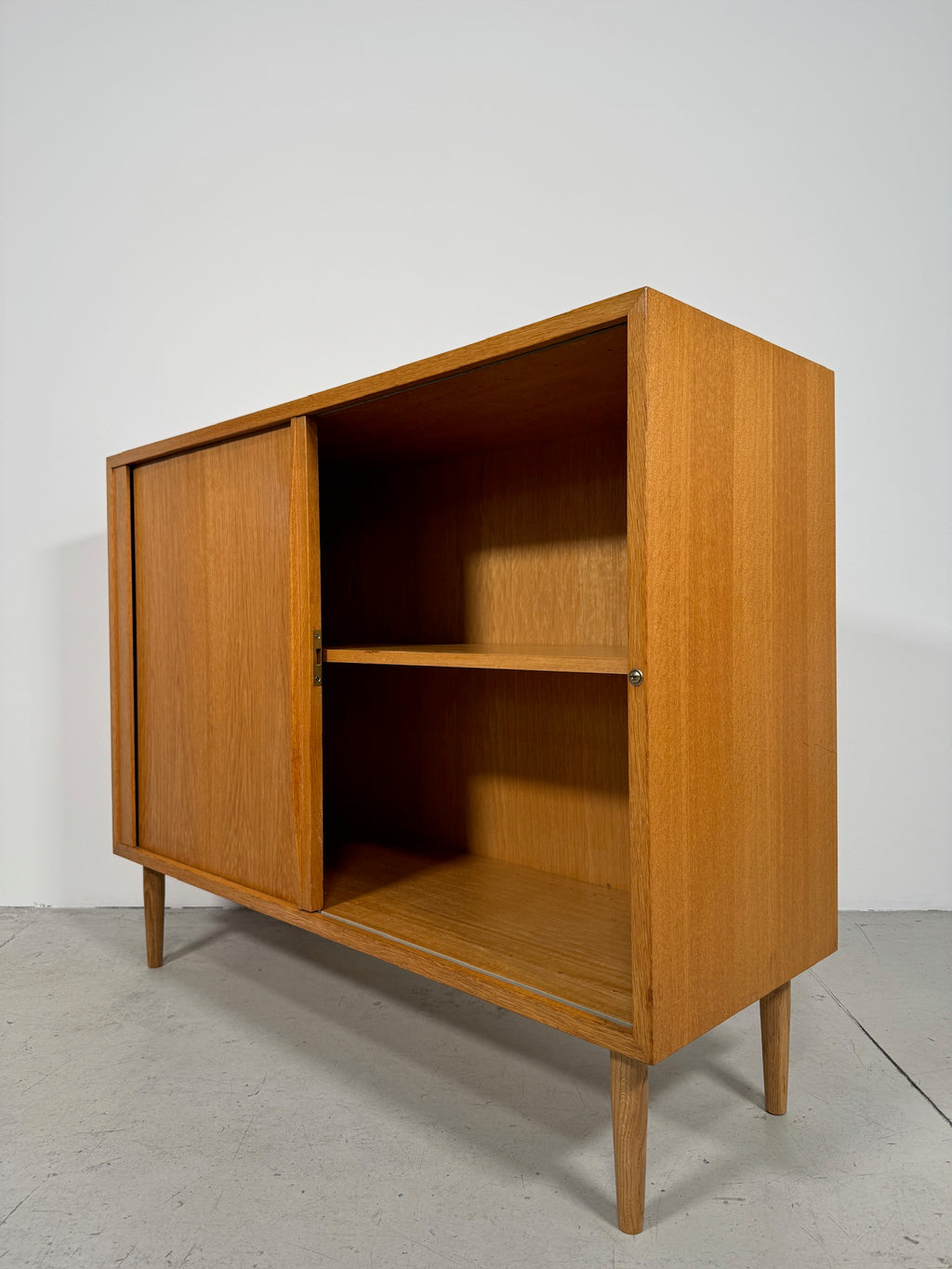 Sideboard con serrandina laterale