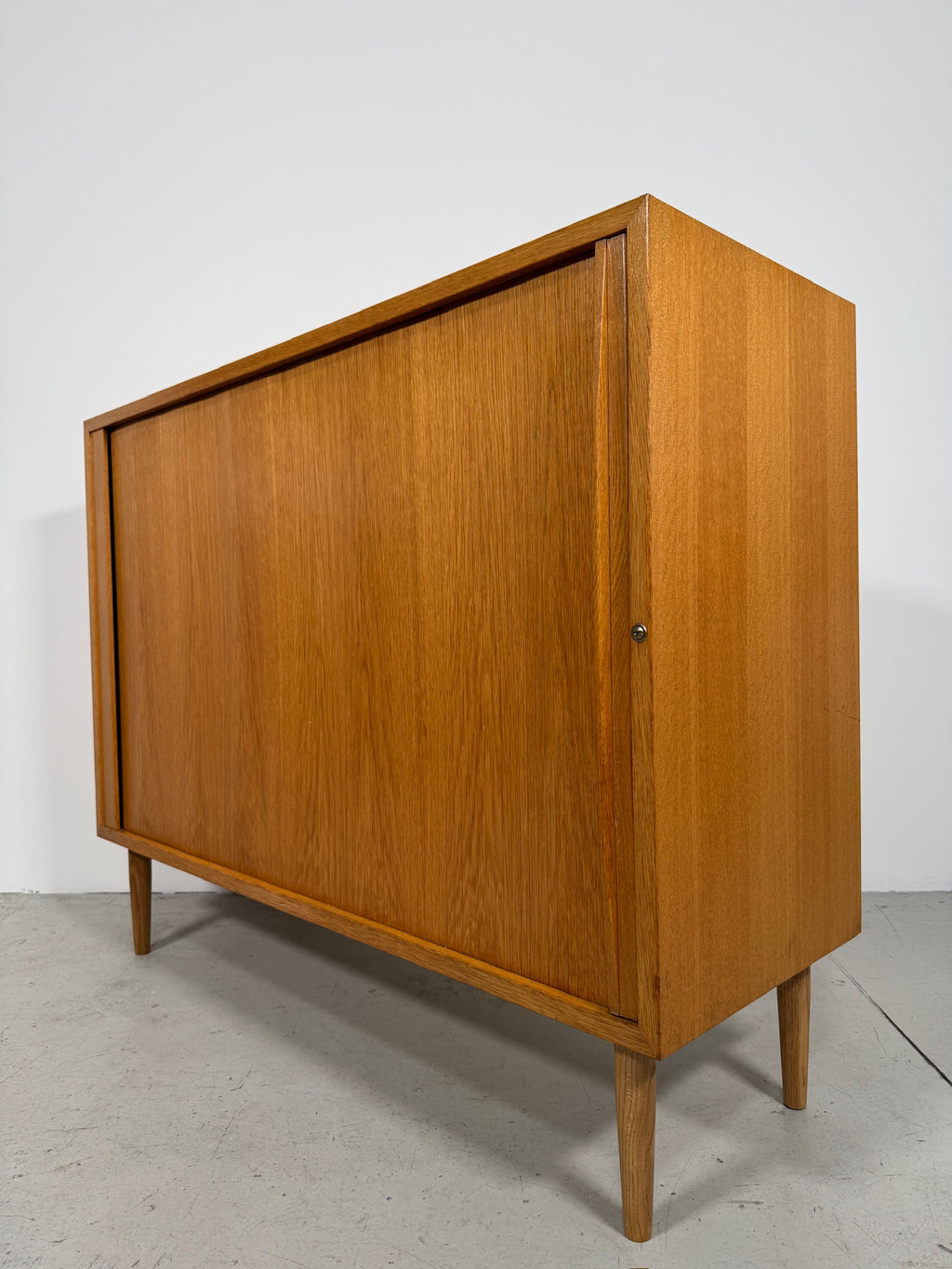 Sideboard con serrandina laterale