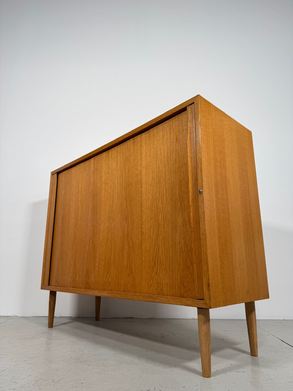 Sideboard con serrandina laterale
