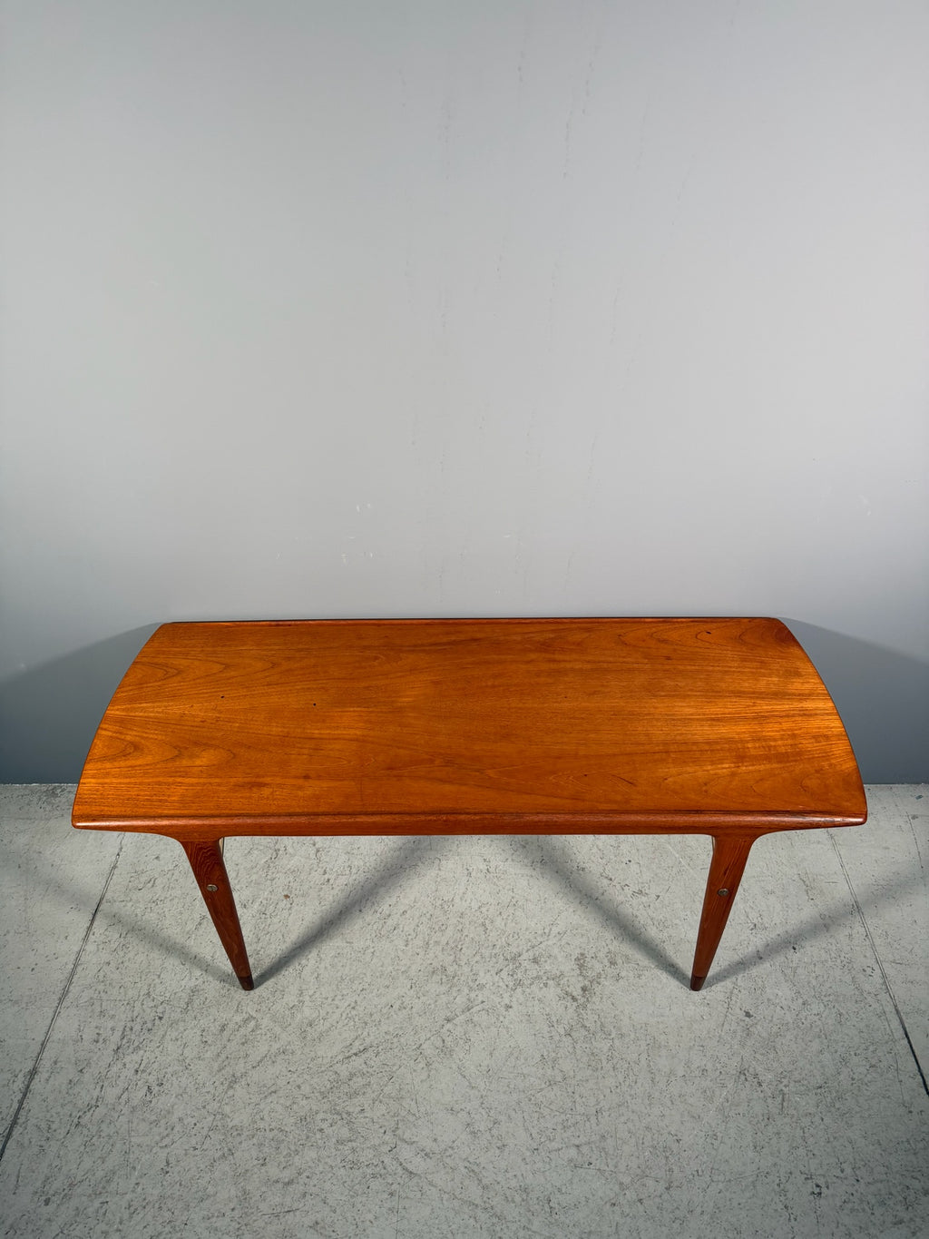 Tavolino in teak di Johannes Andersen