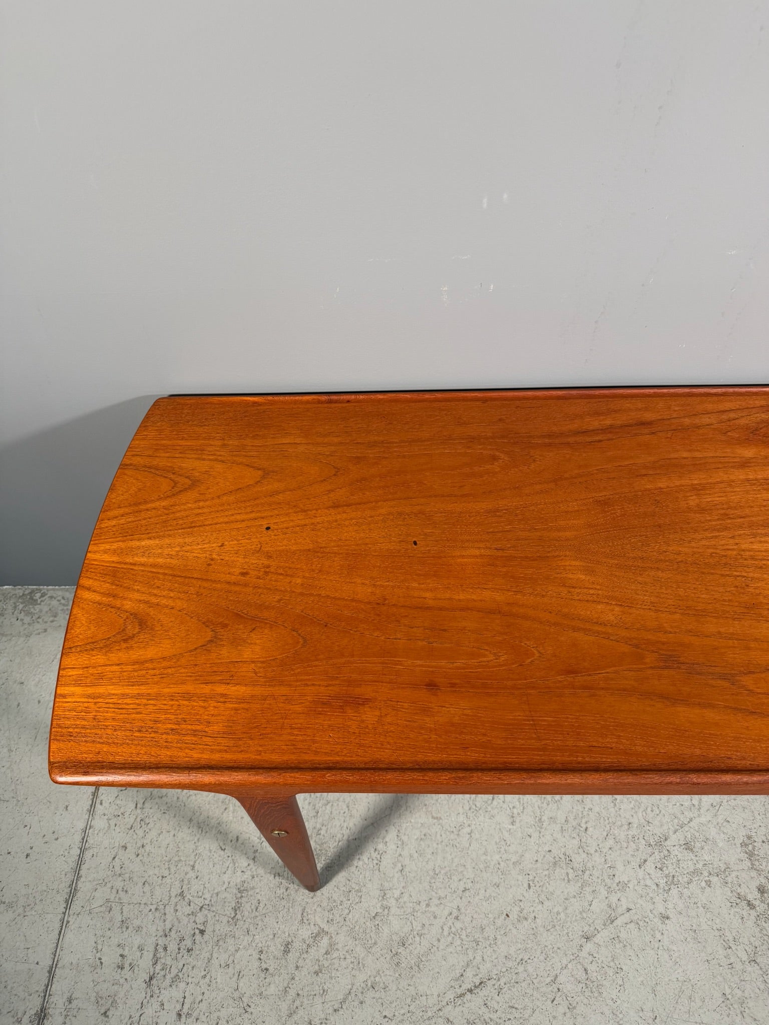Tavolino in teak di Johannes Andersen