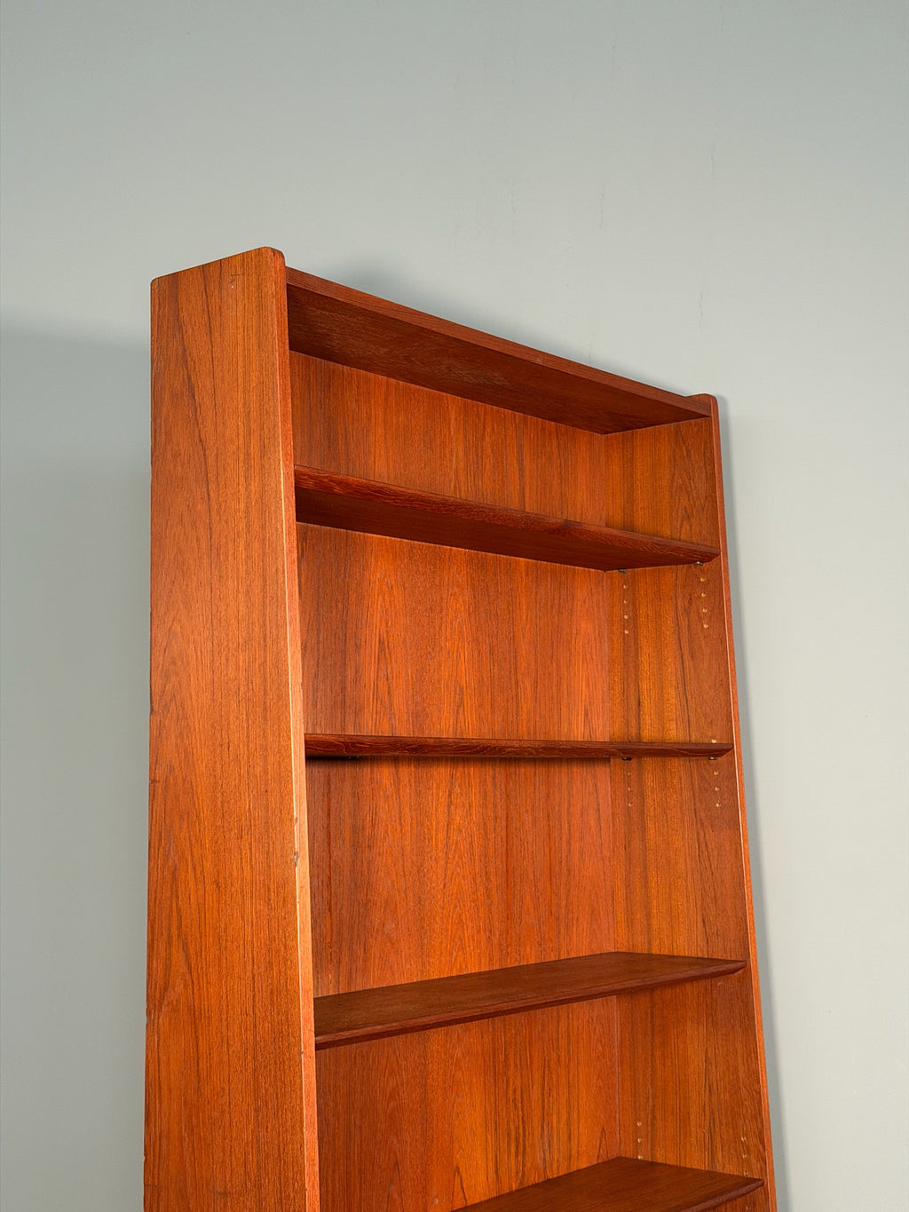 Libreria in teak di Johannes Sorth