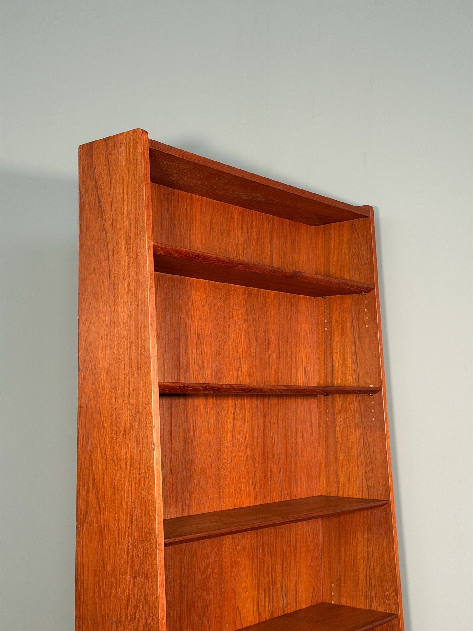 Libreria in teak di Johannes Sorth