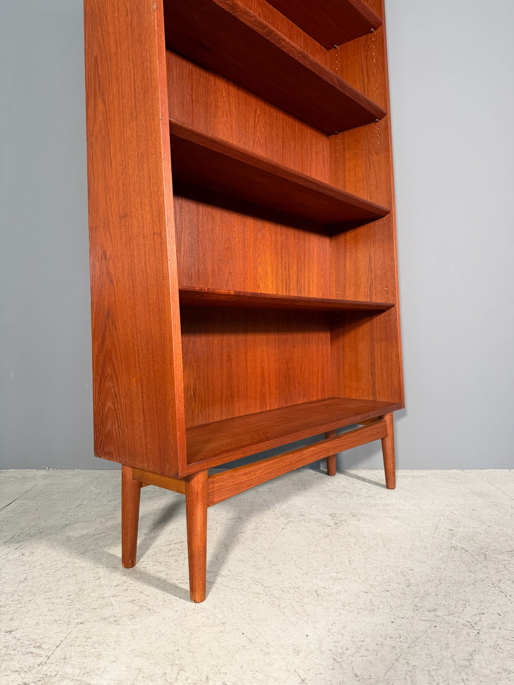 Libreria in teak di Johannes Sorth