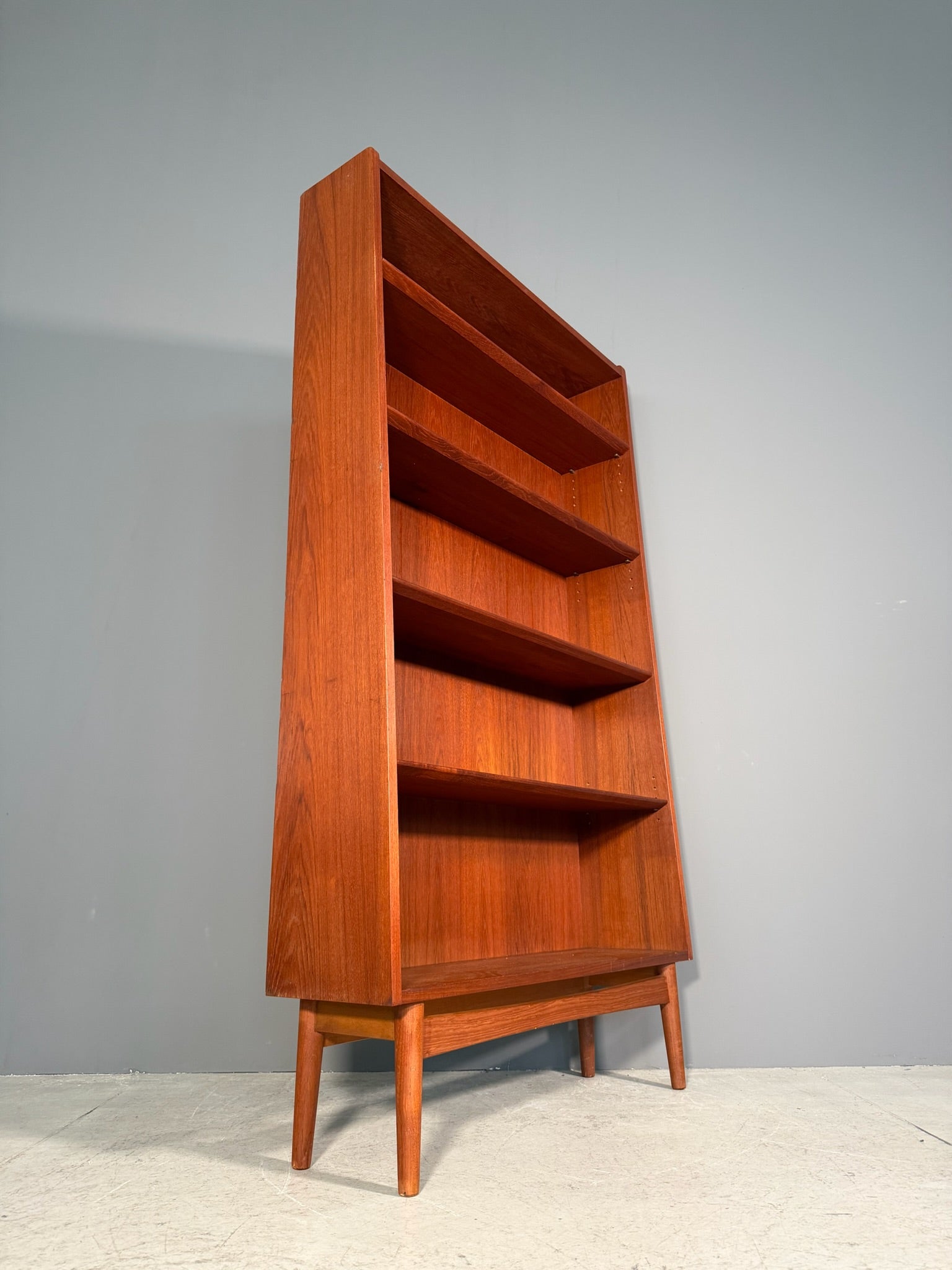 Libreria in teak di Johannes Sorth
