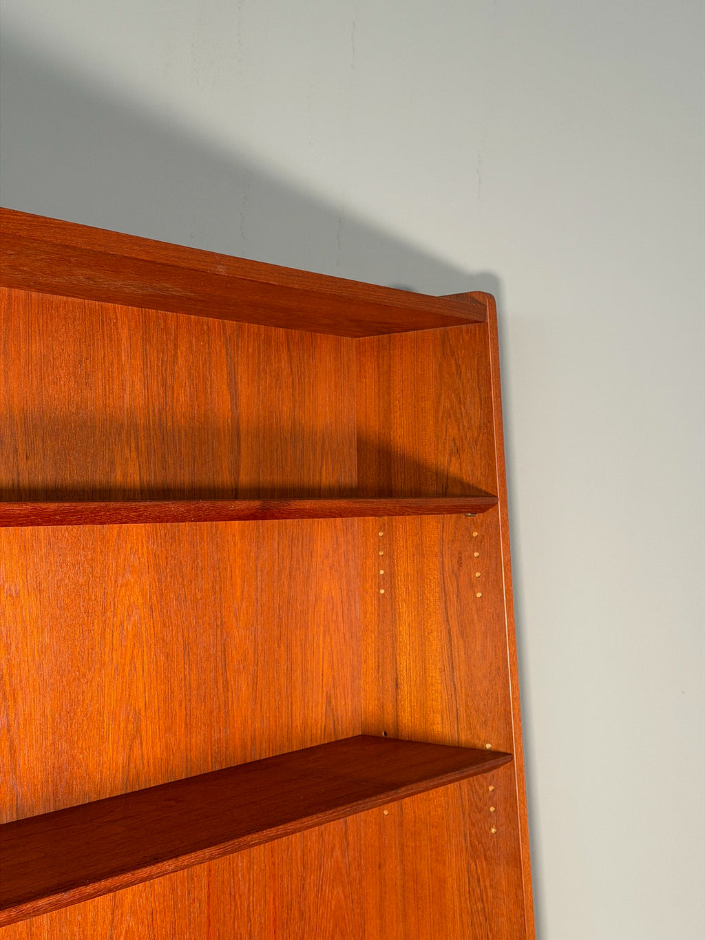 Libreria in teak di Johannes Sorth