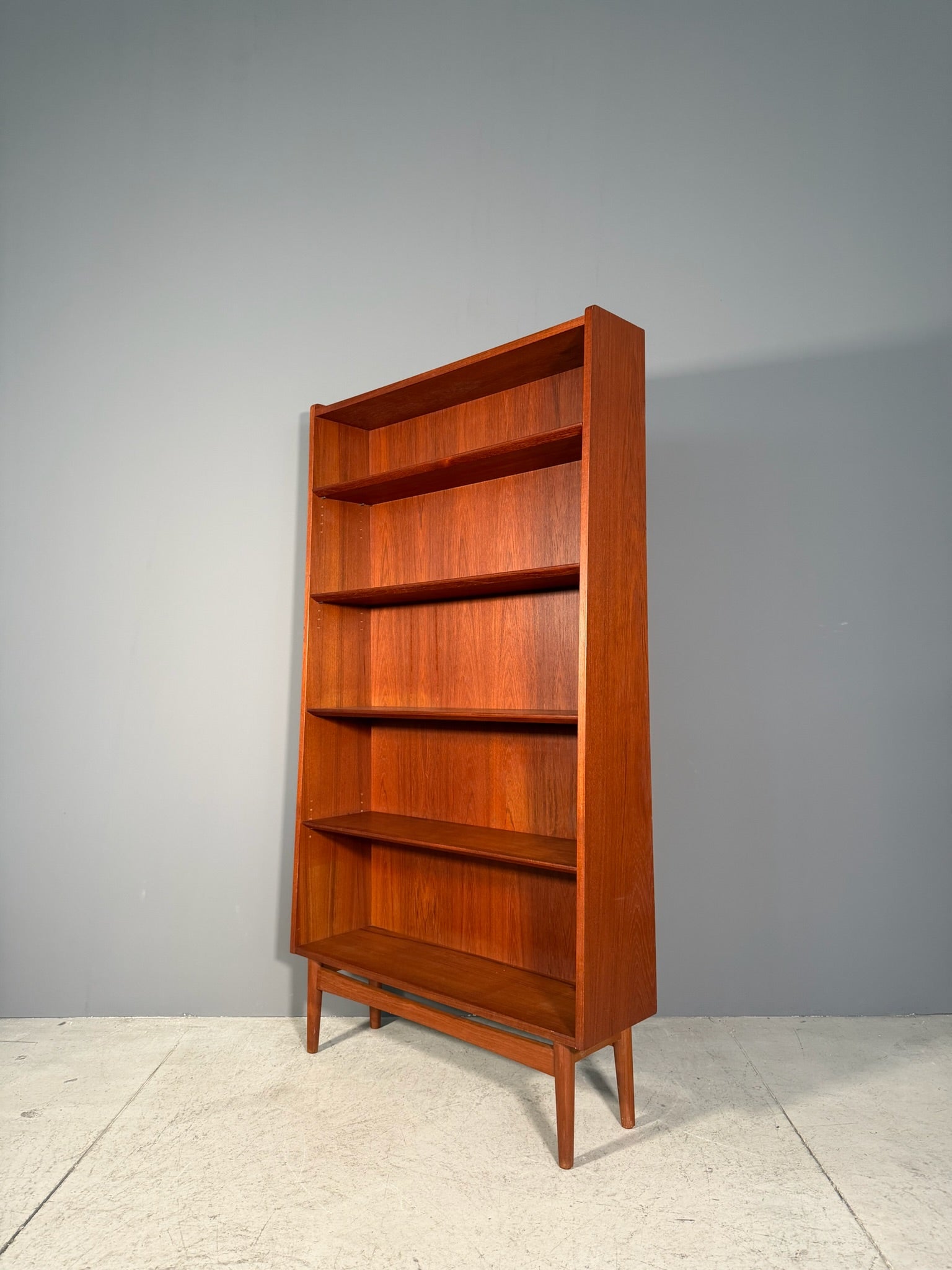 Libreria in teak di Johannes Sorth