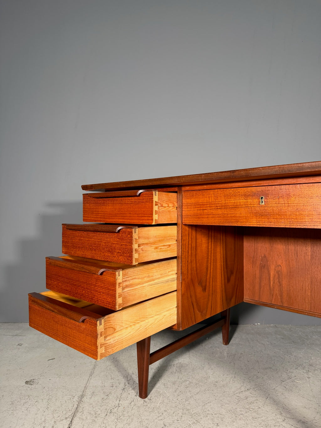 Scrivania danese in teak