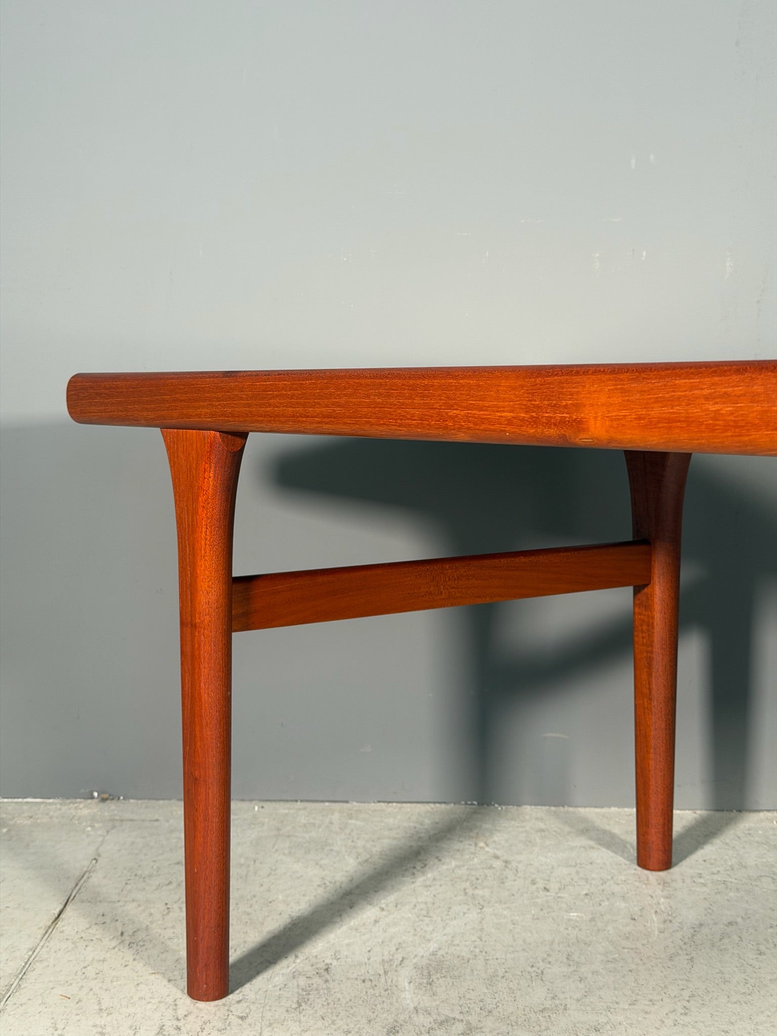 Tavolino danese in teak