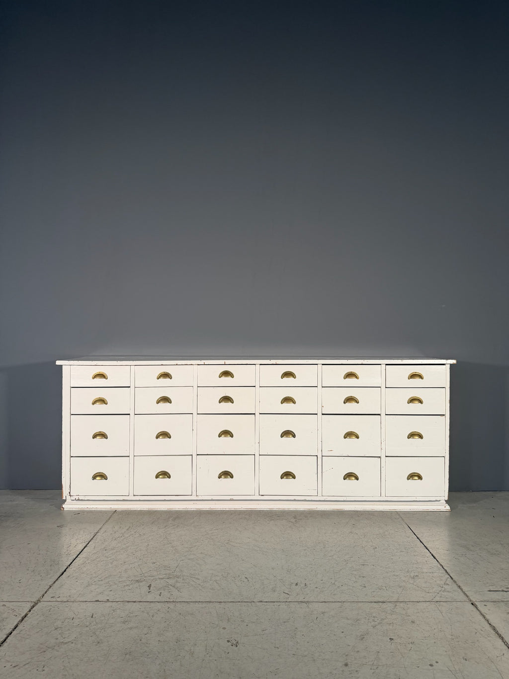 Bancone vintage a cassetti