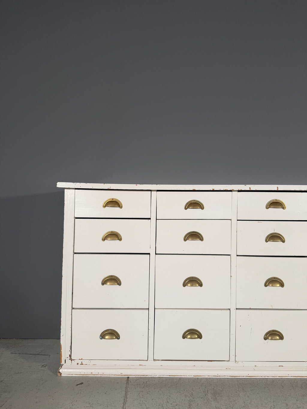 Bancone vintage a cassetti