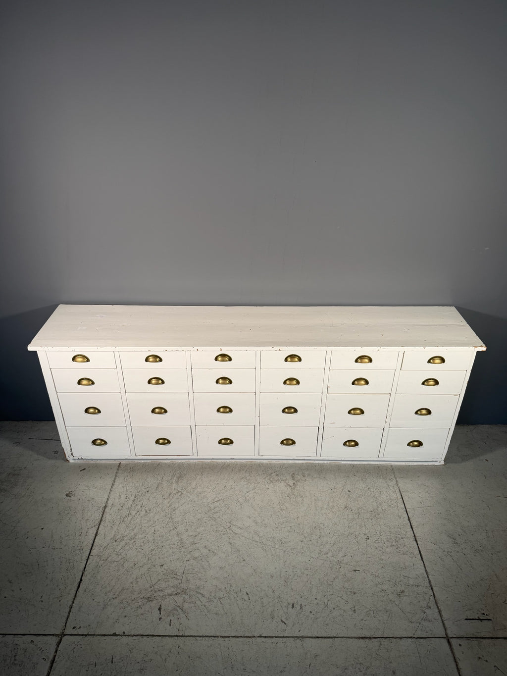 Bancone vintage a cassetti