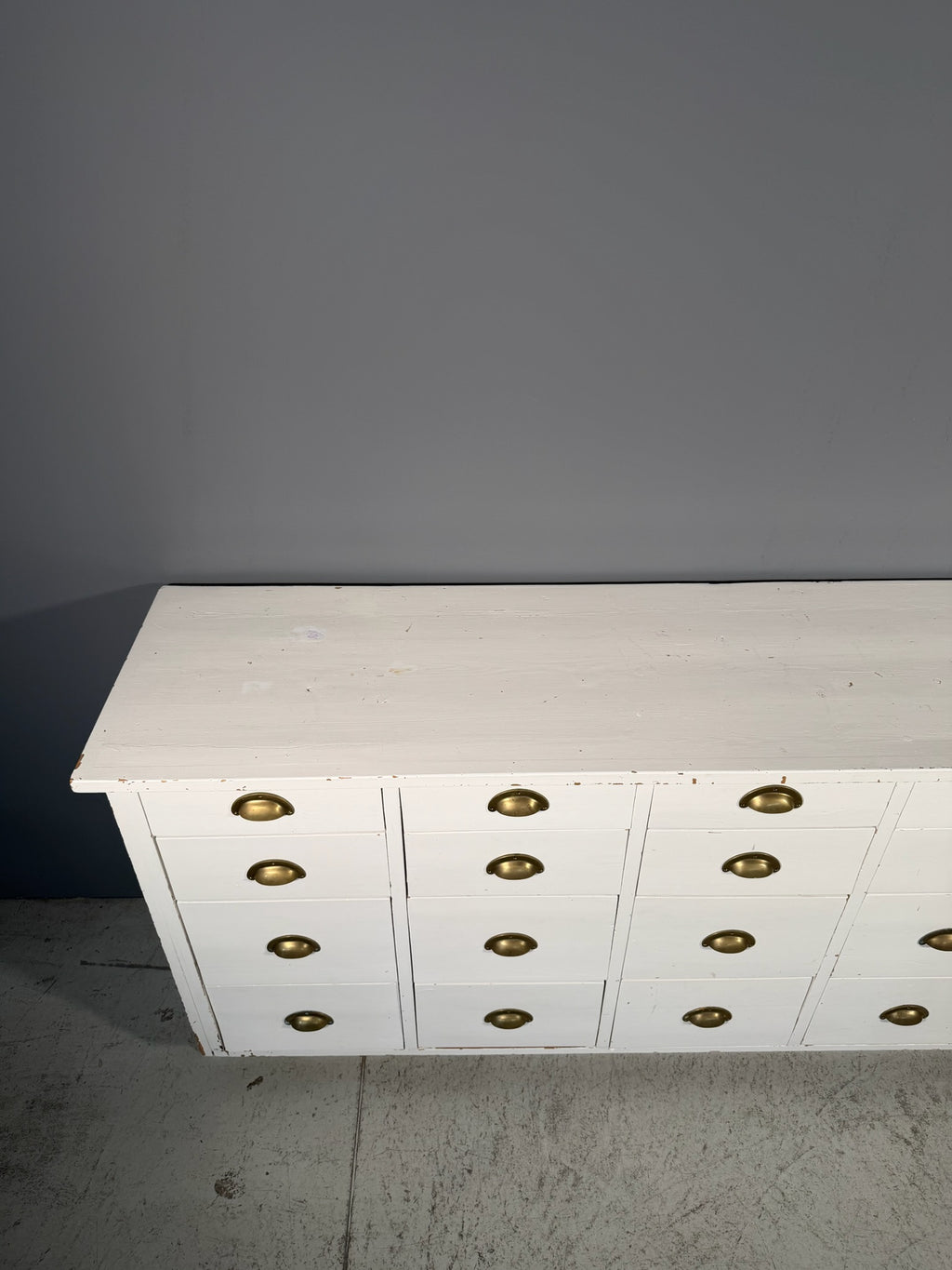 Bancone vintage a cassetti