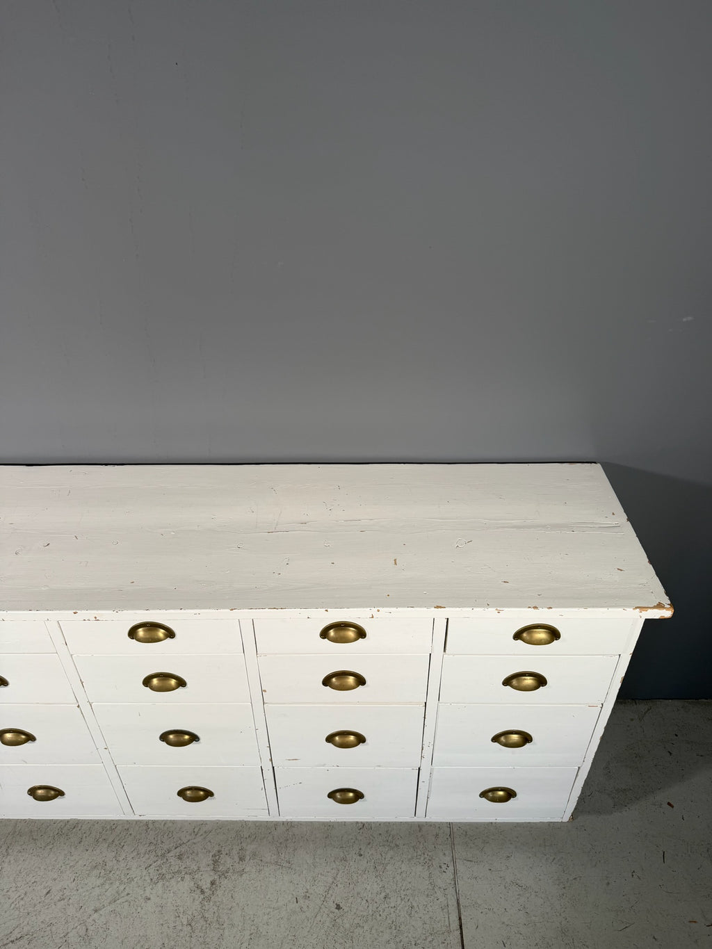 Bancone vintage a cassetti