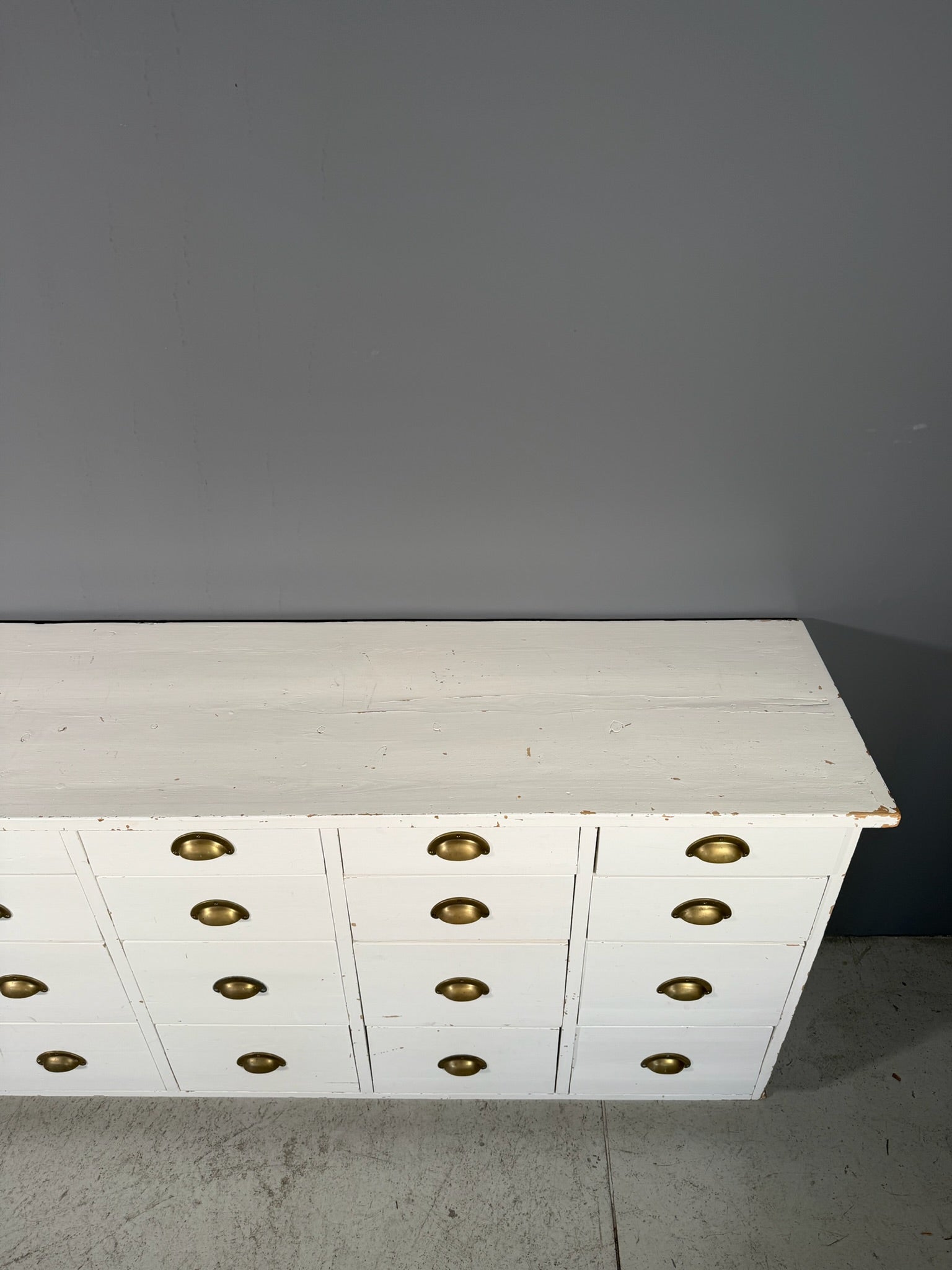 Bancone vintage a cassetti