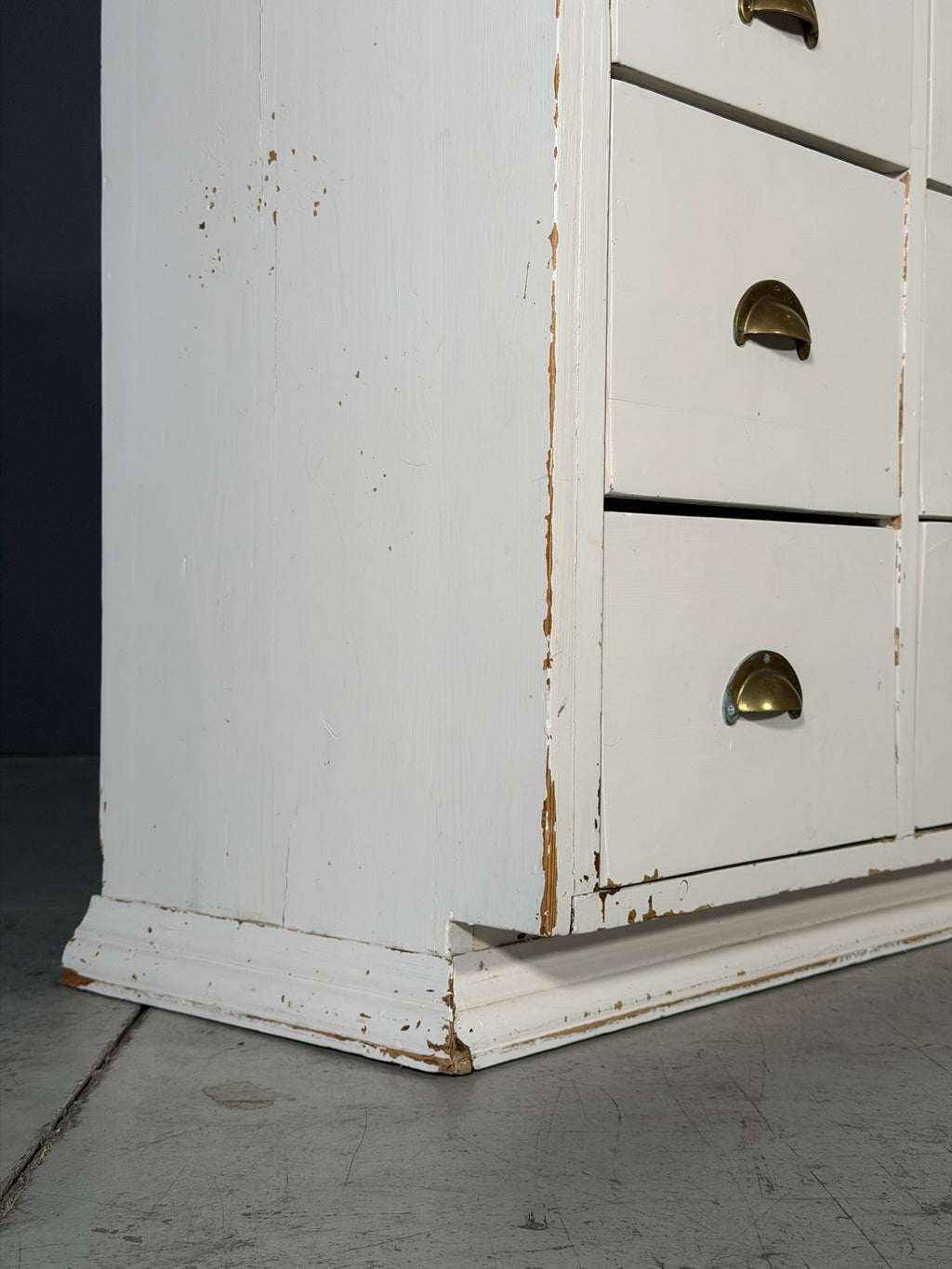 Bancone vintage a cassetti
