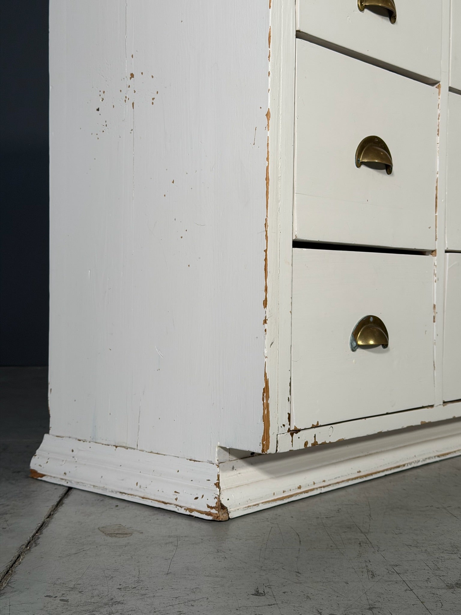 Bancone vintage a cassetti