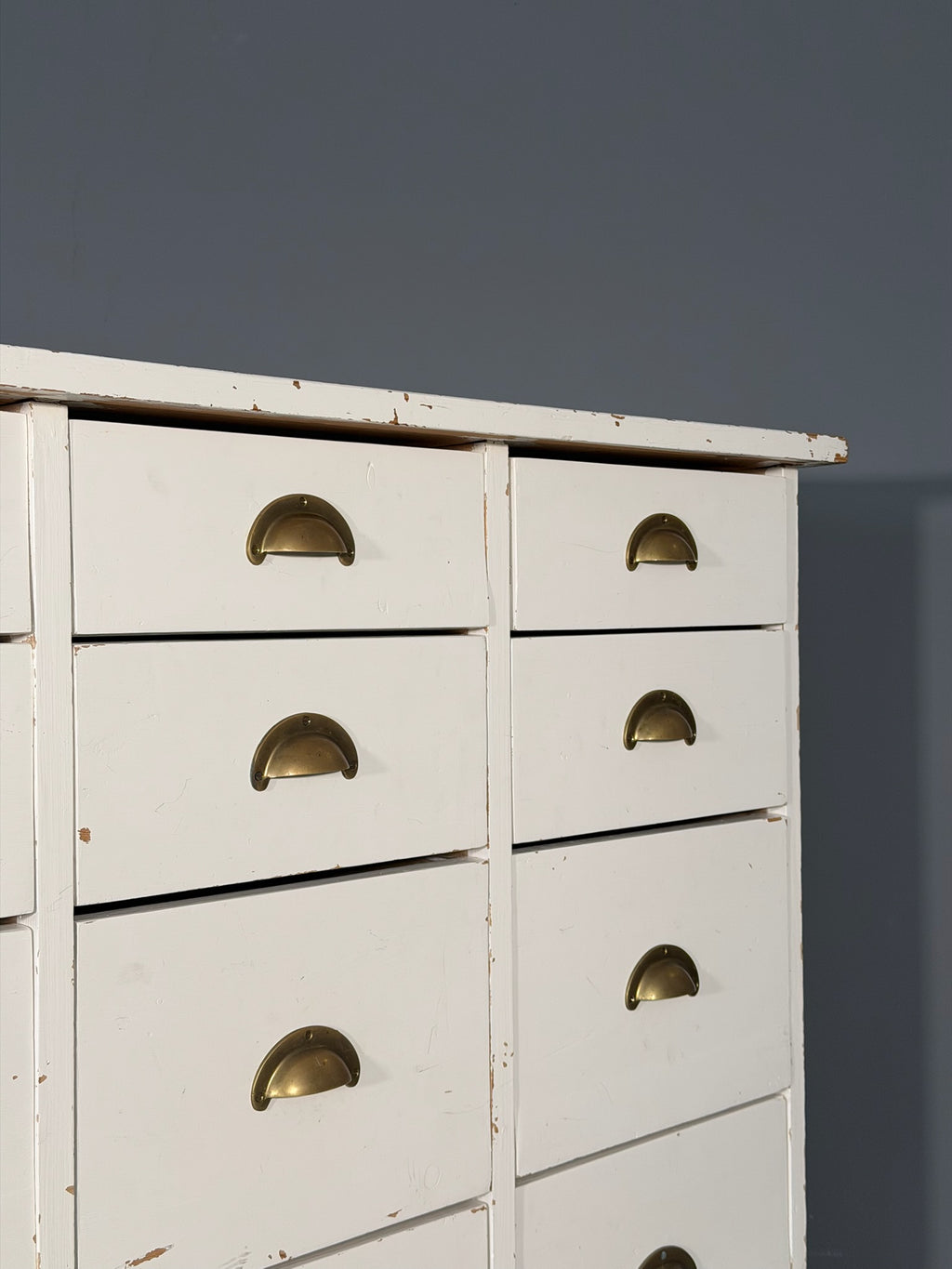 Bancone vintage a cassetti