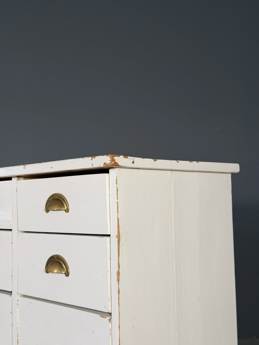 Bancone vintage a cassetti
