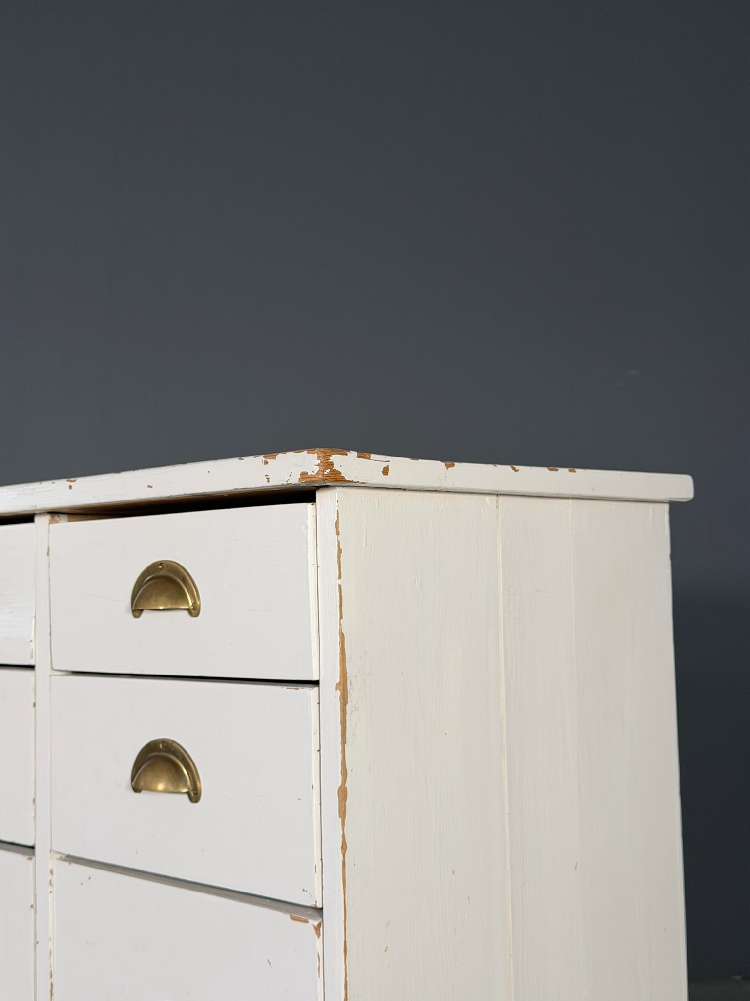 Bancone vintage a cassetti
