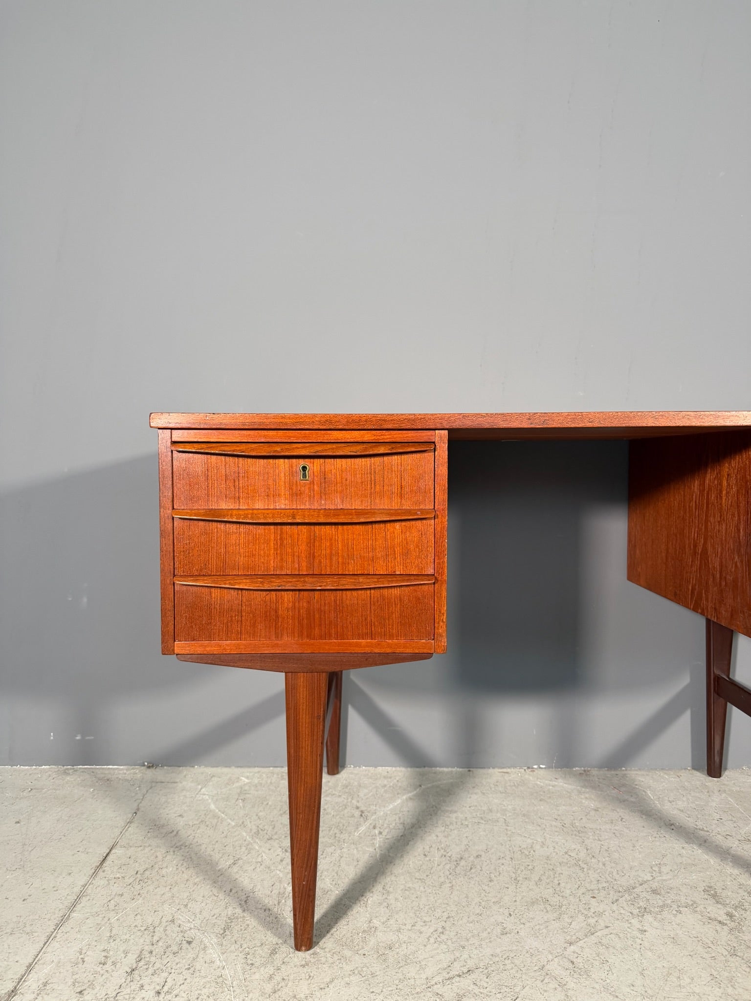 Scrivania vintage originale danese