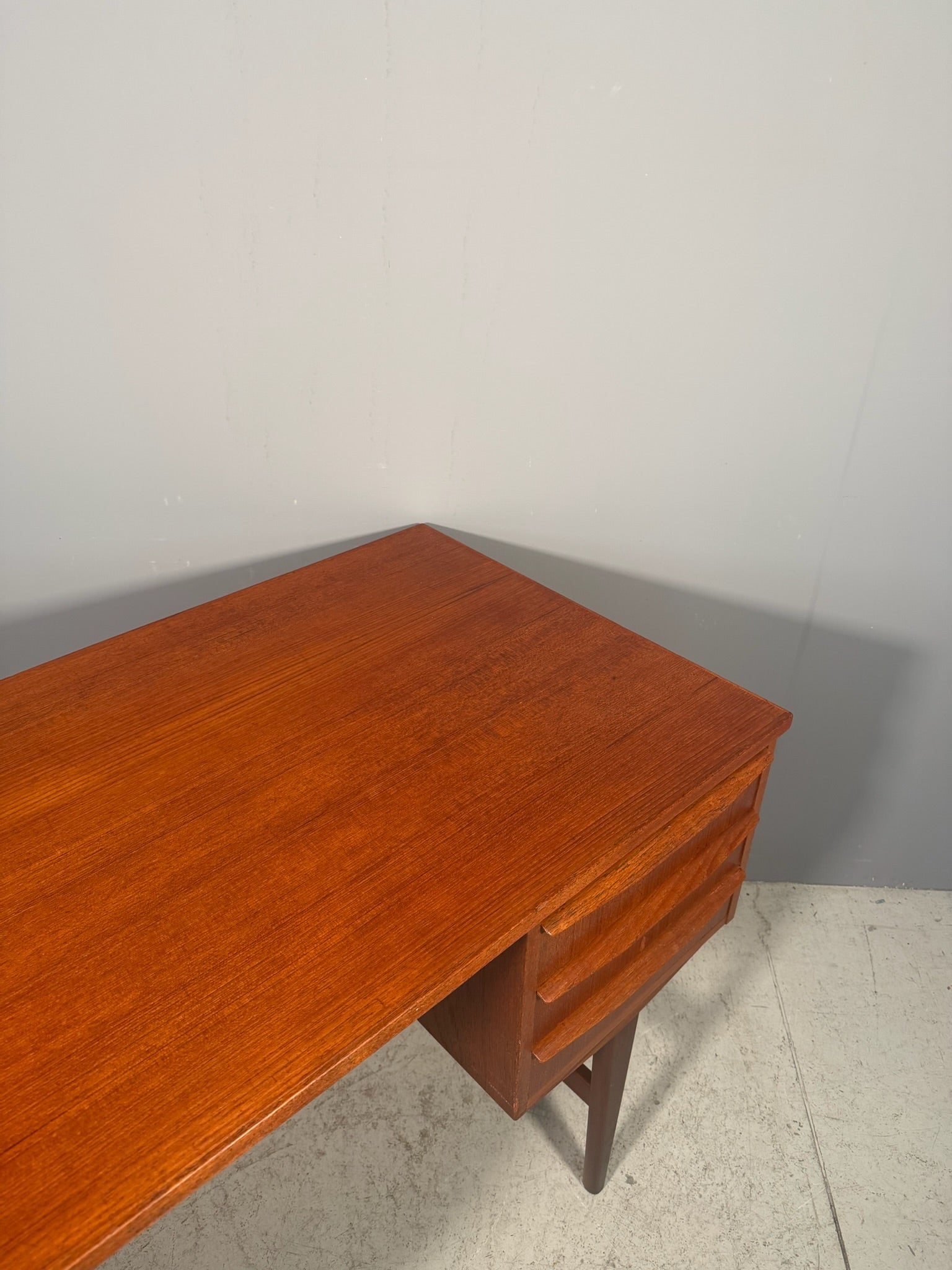 Scrivania vintage originale danese